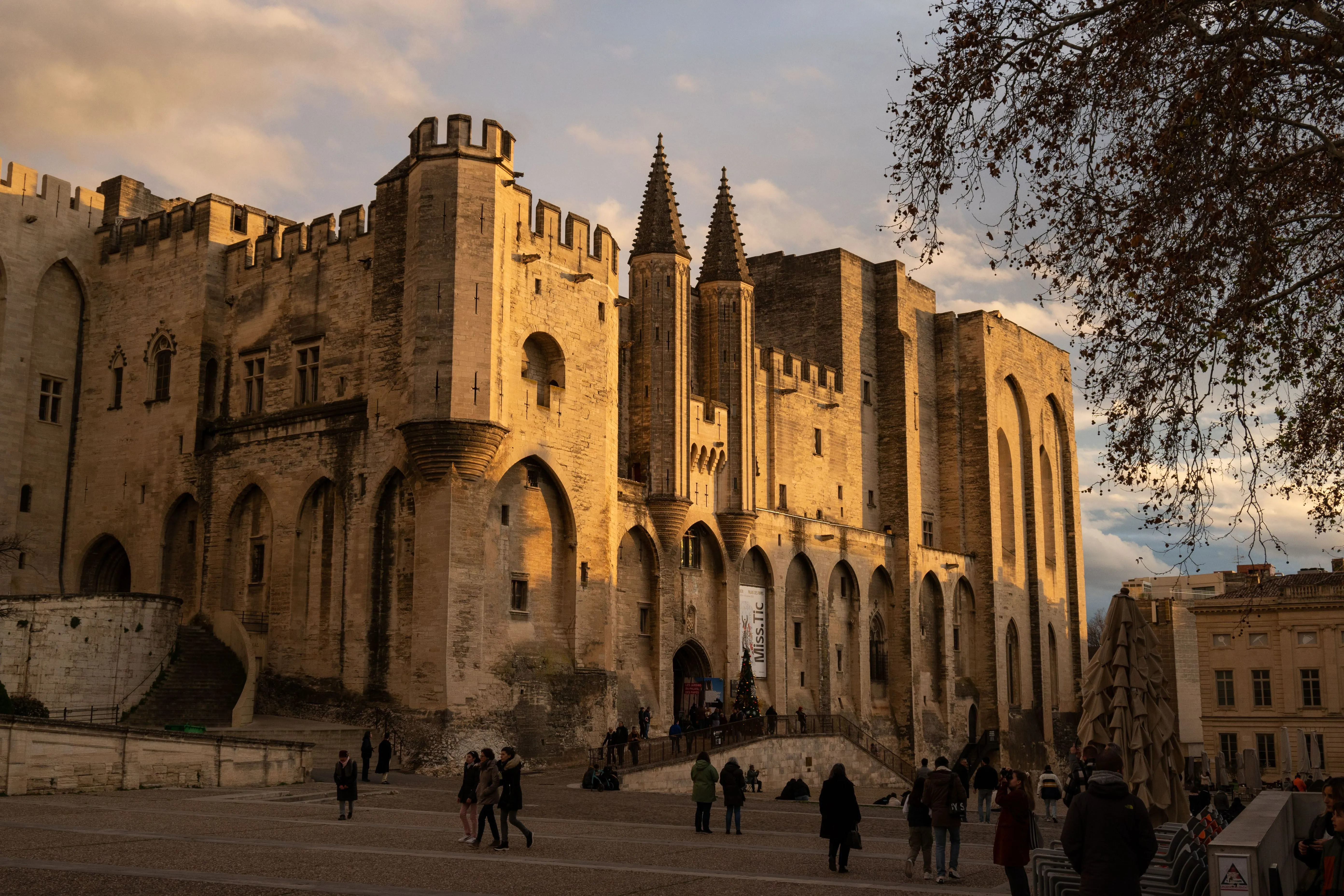 Palais des Papes at sunrise in Avignon
