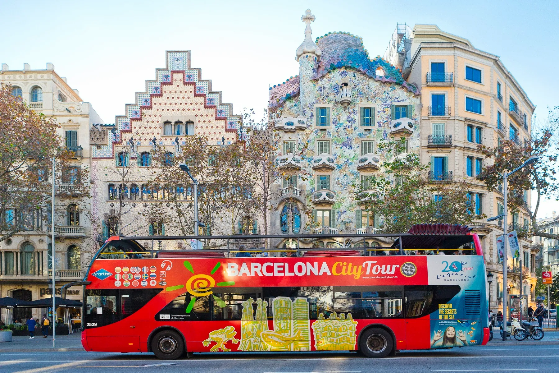 Casa Batlló + Hop-on Hop-off Bus
