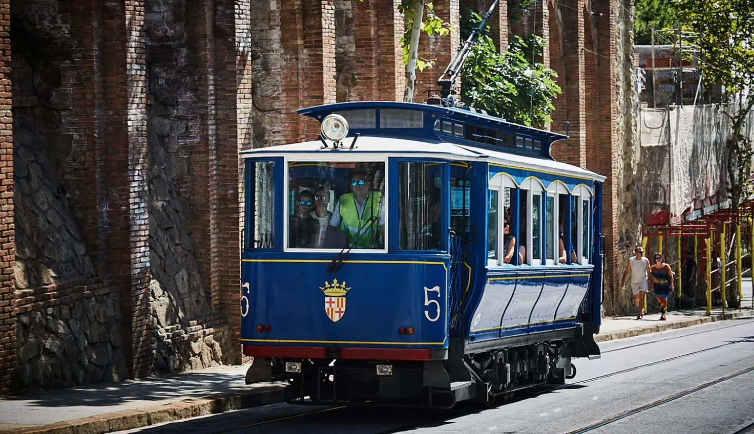 Barcelona Essentials Pass + Transport Access