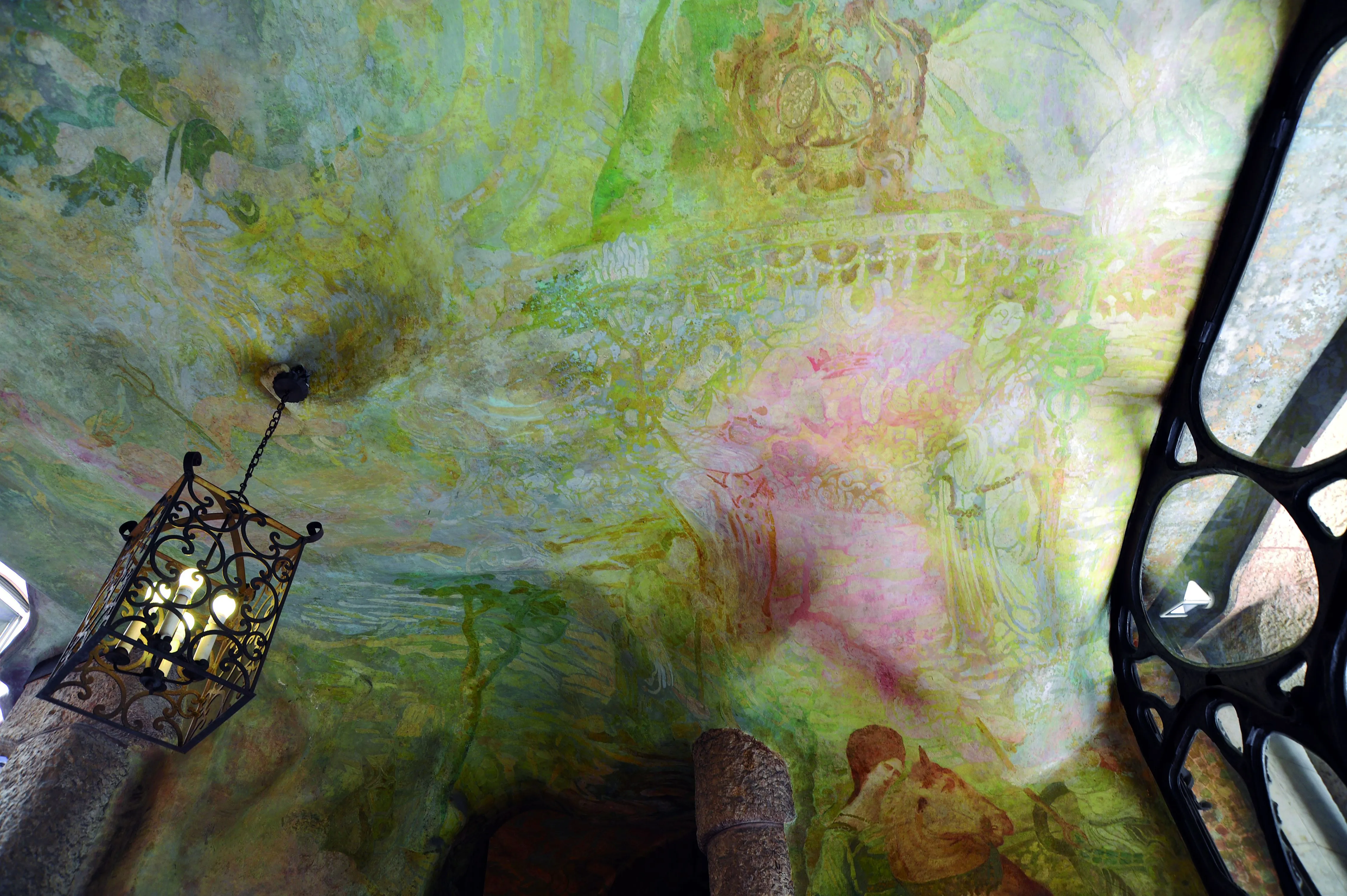 Symbolism and Modernisme: Nature, Faith, and Urban Poetry