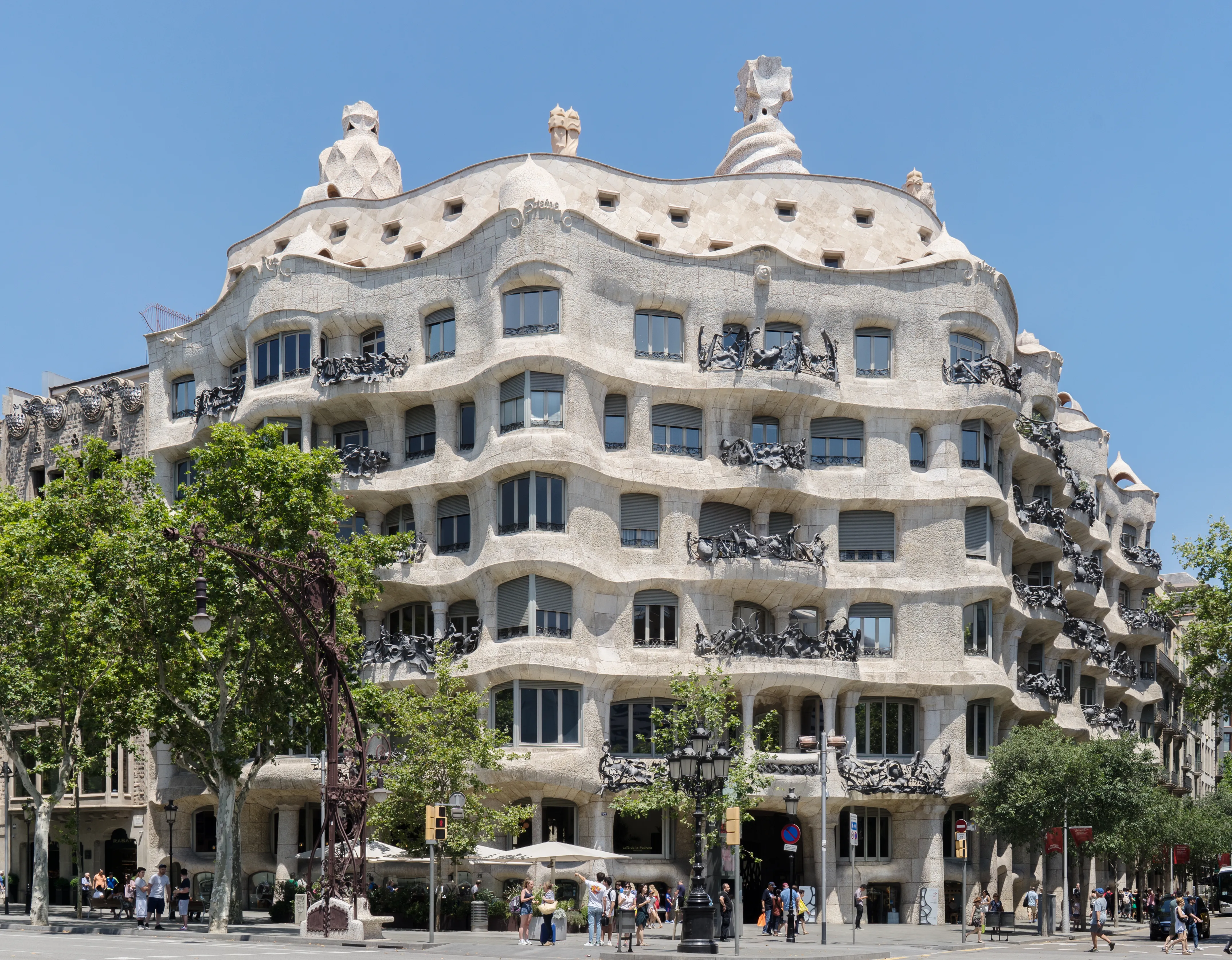 Close view of La Pedrera’s limestone façade and iron balconies