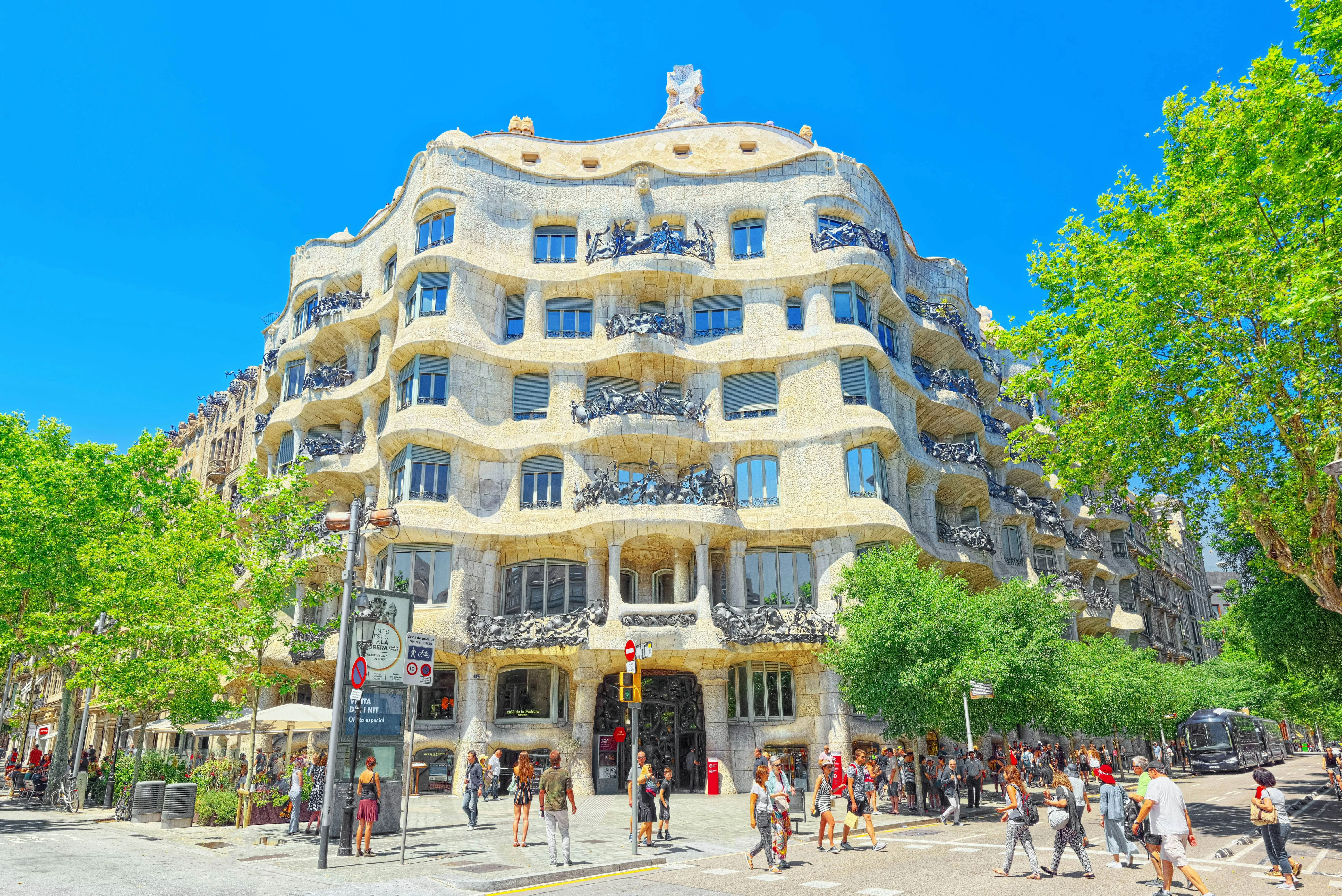 Casa Milà (La Pedrera) Daytime Exterior