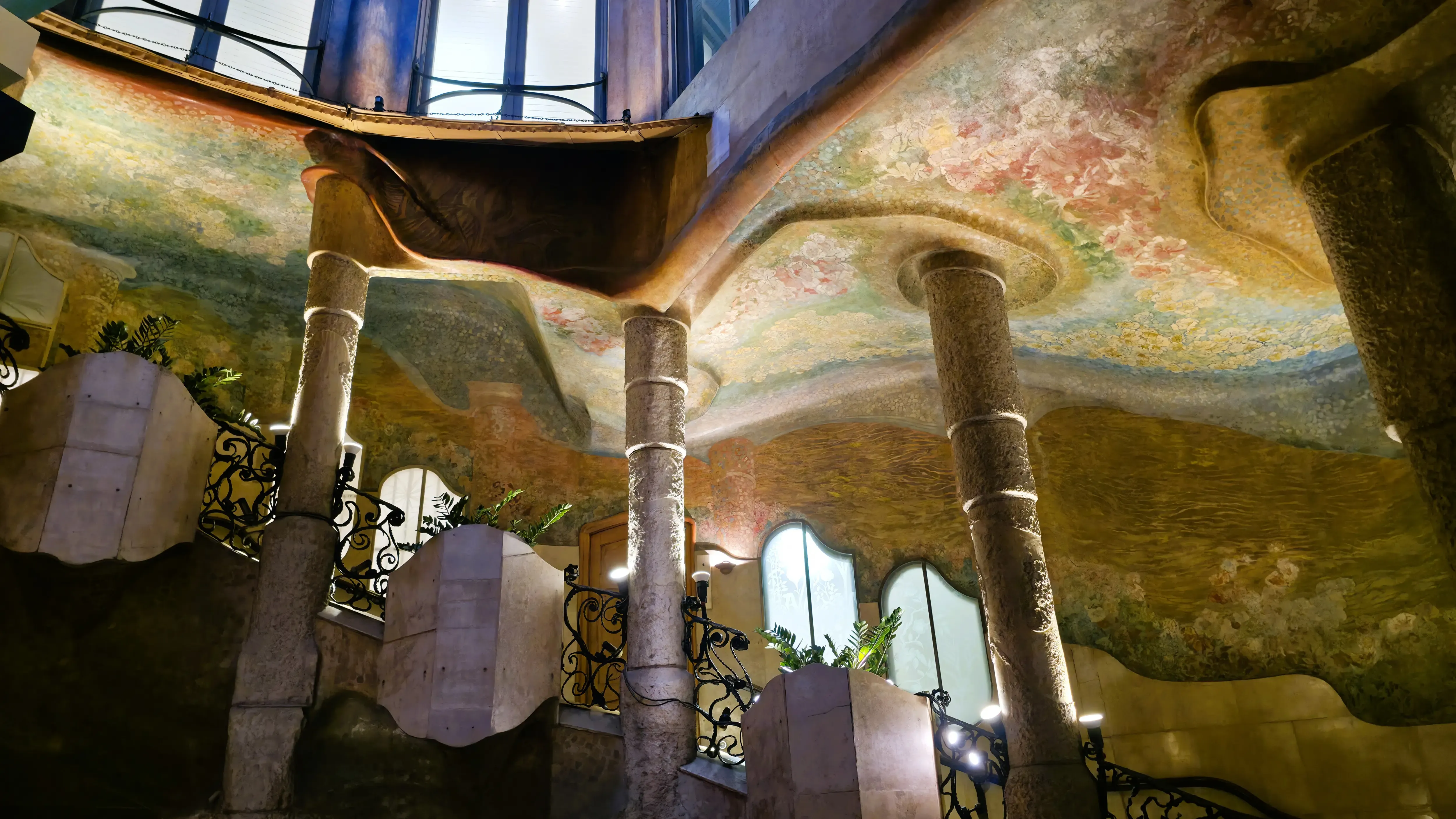 Night Experience: Light, Sound, and the Rooftop Guardians