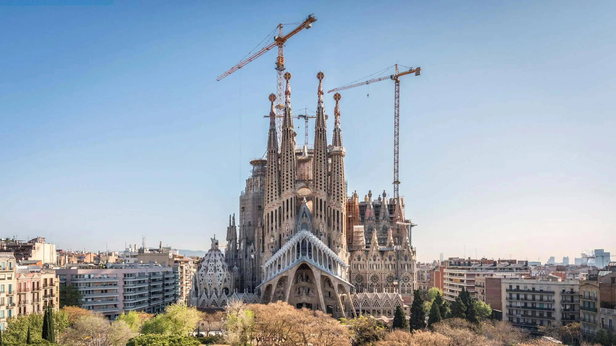 How the Sagrada Família Is Built Today: Models, CNC Stone, and Digital Gaudí