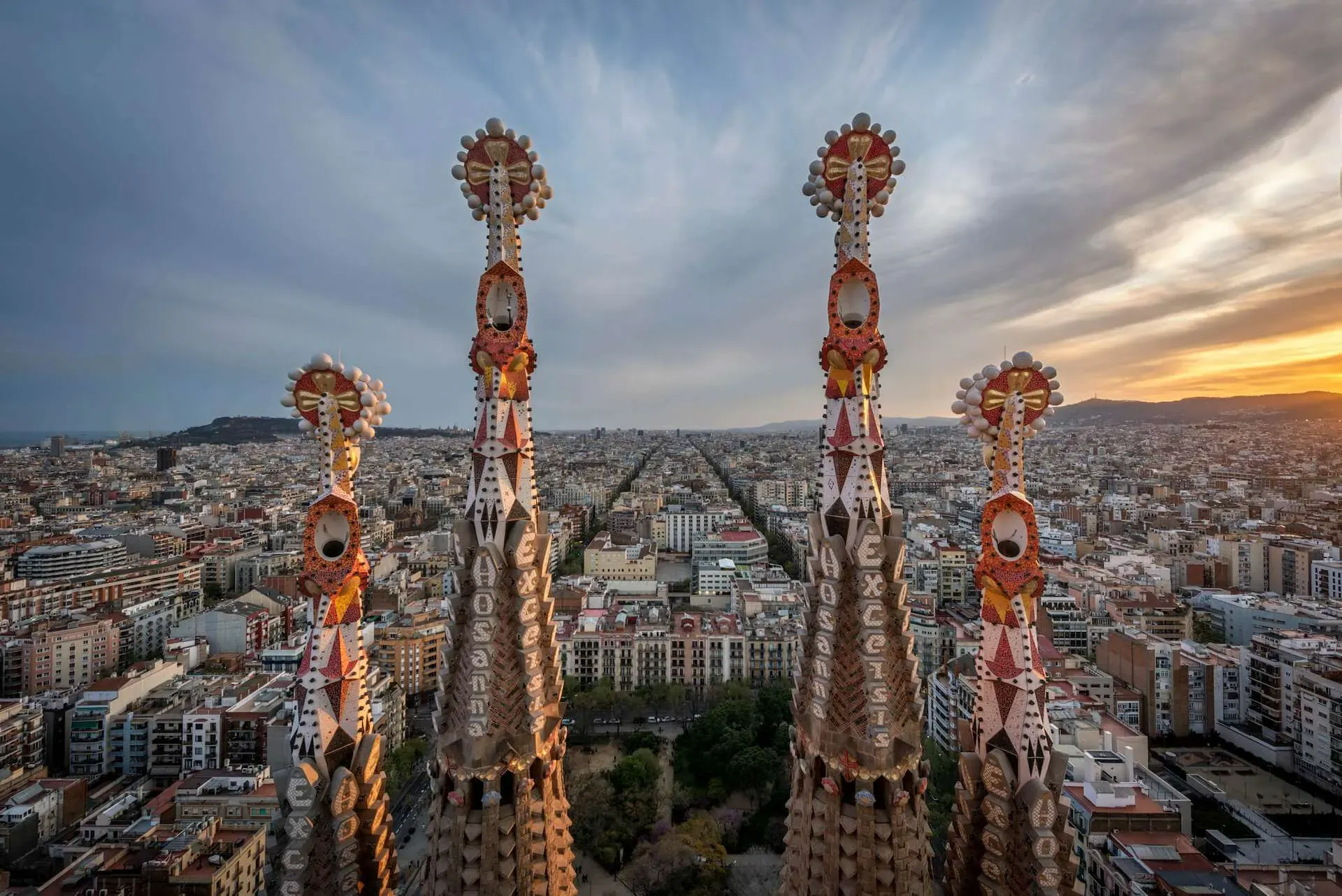 Which Sagrada Família Towers to Climb? Nativity vs Passion (Views, Access, Tips)