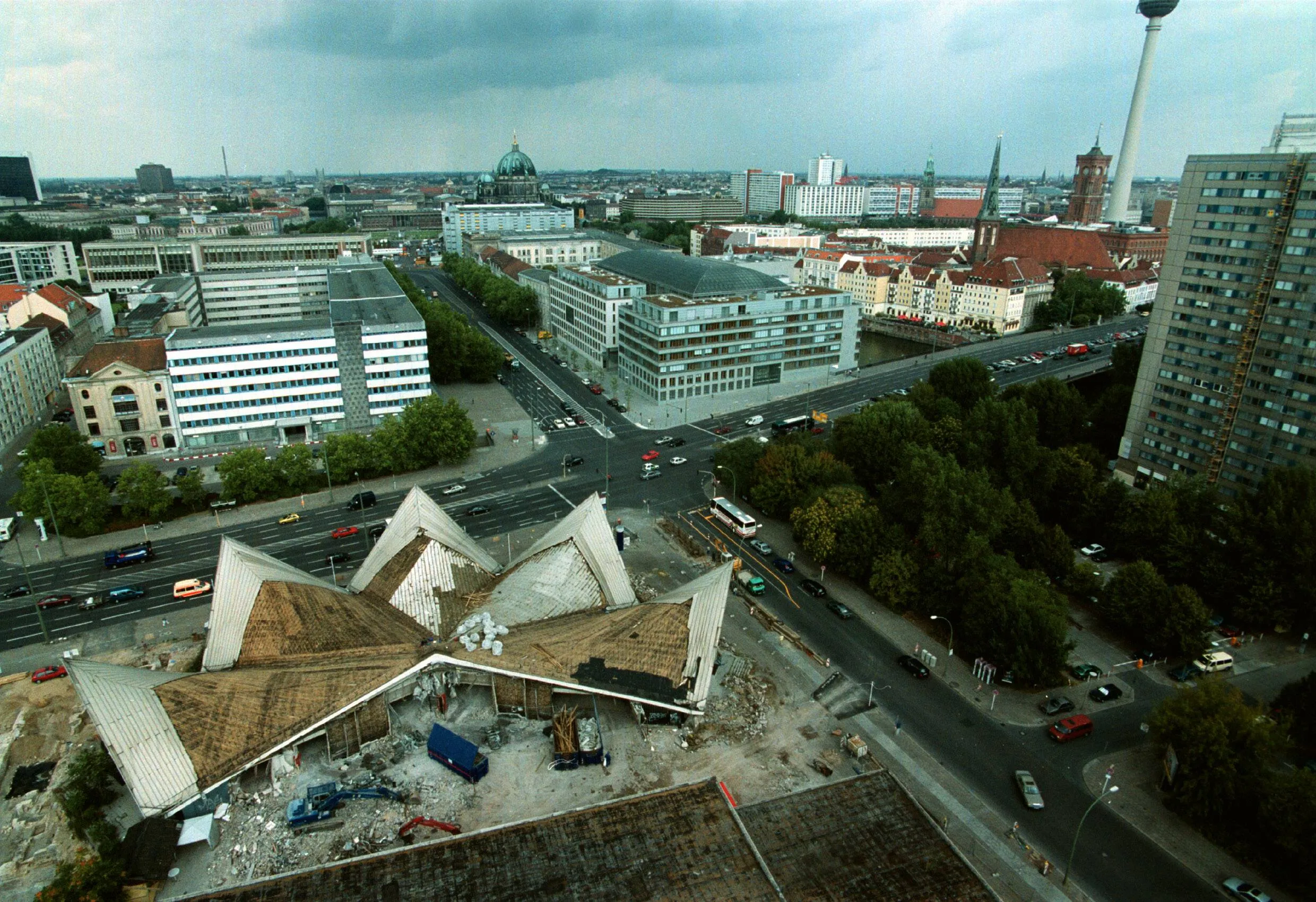 Prussian to Post-Modern: An Architecture Lover's Bus Tour