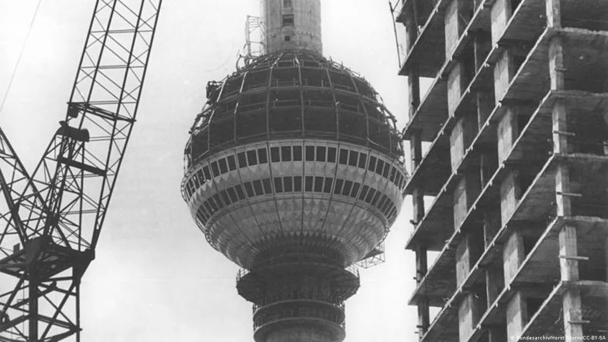 Construction of the Berlin TV Tower