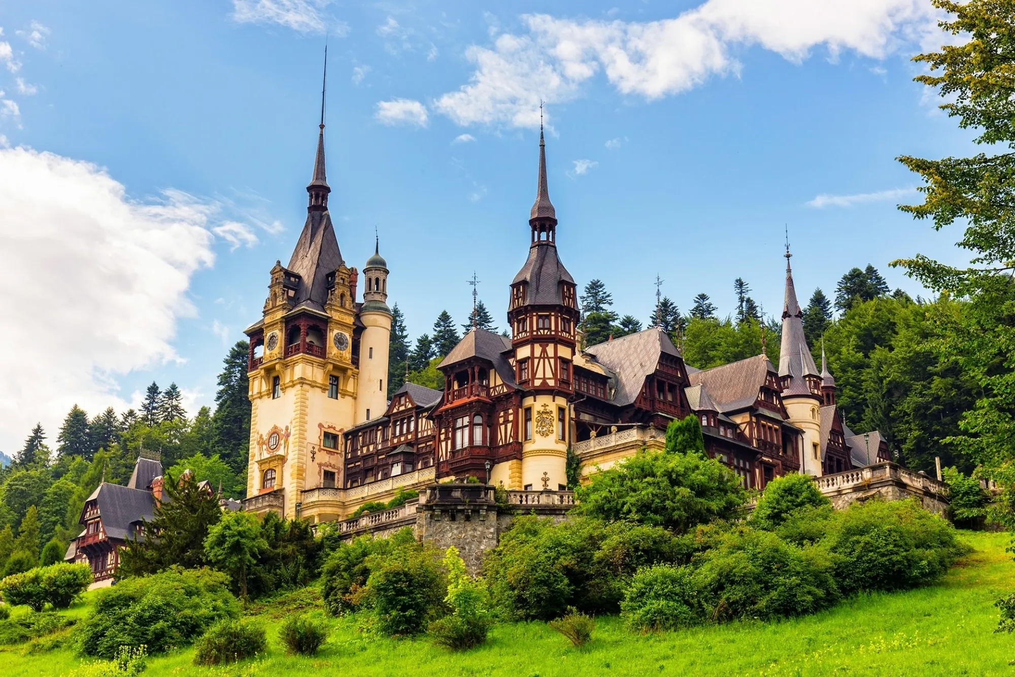 Bran Castle & Peleș Castle from Bucharest