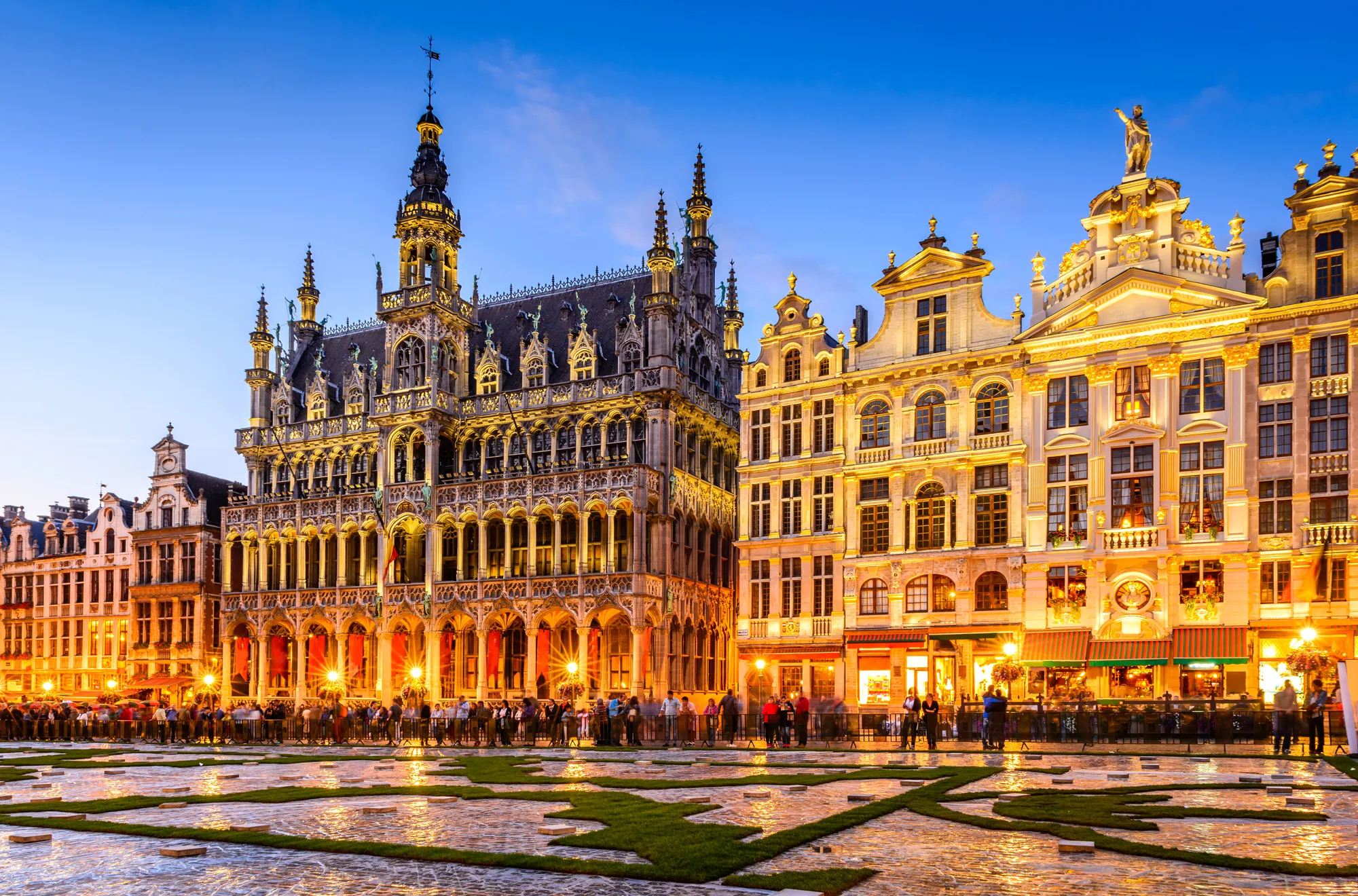 Grand-Place at dawn with lights