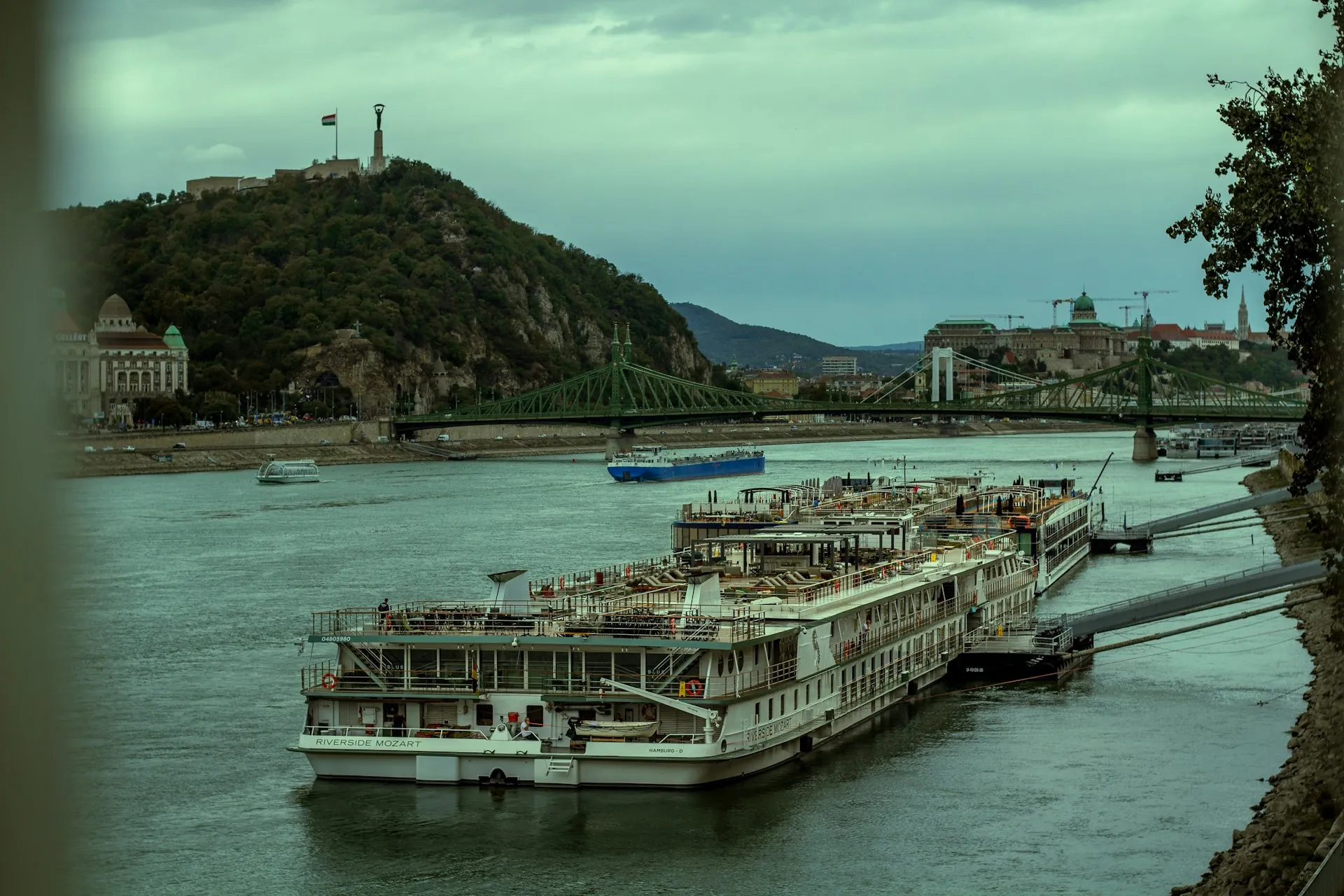 Cruises docked in 1980