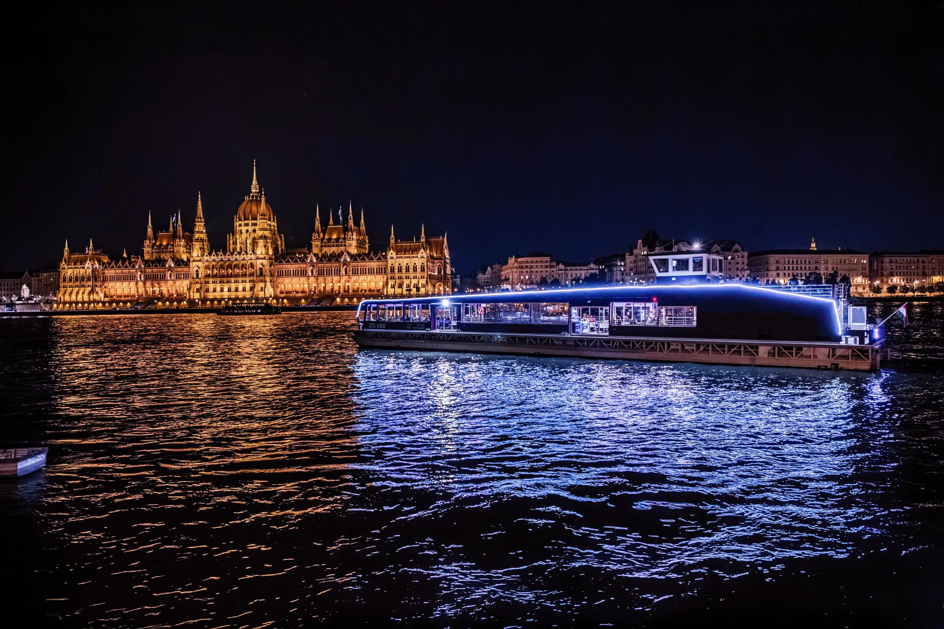 Romantic Budapest Weekend by HOHO Bus: A Couple's Narrative Itinerary