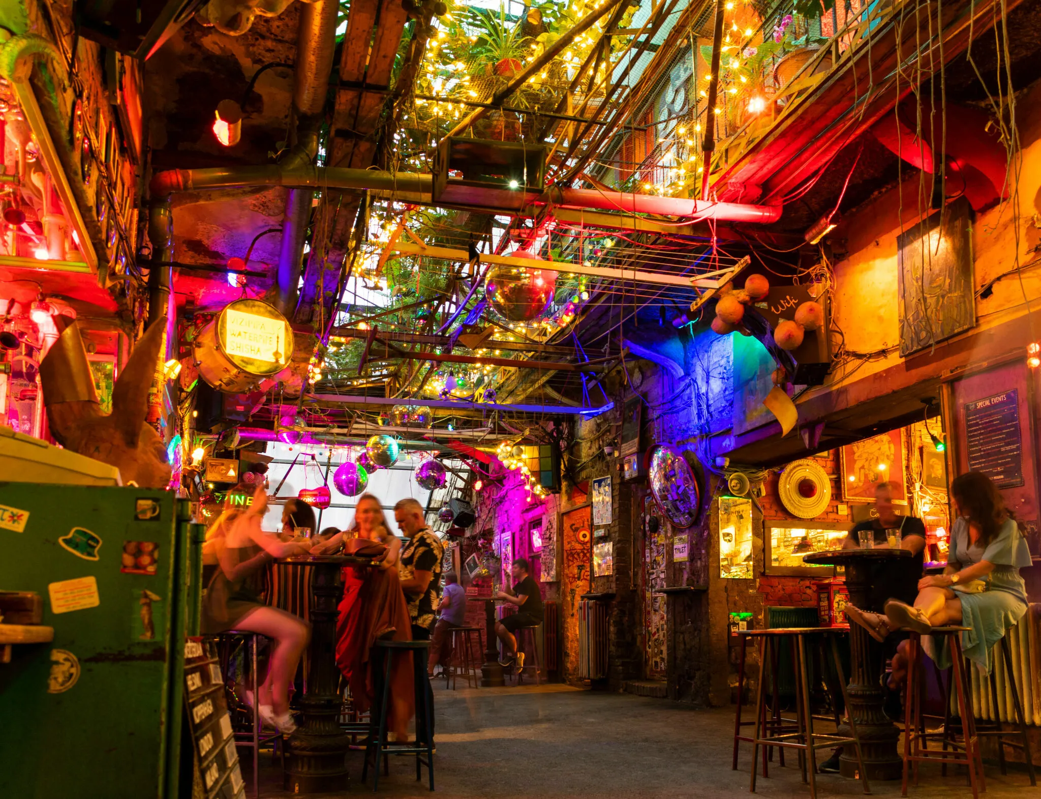 Where to Eat Between Stops: Budapest Street Food Near HOHO Routes