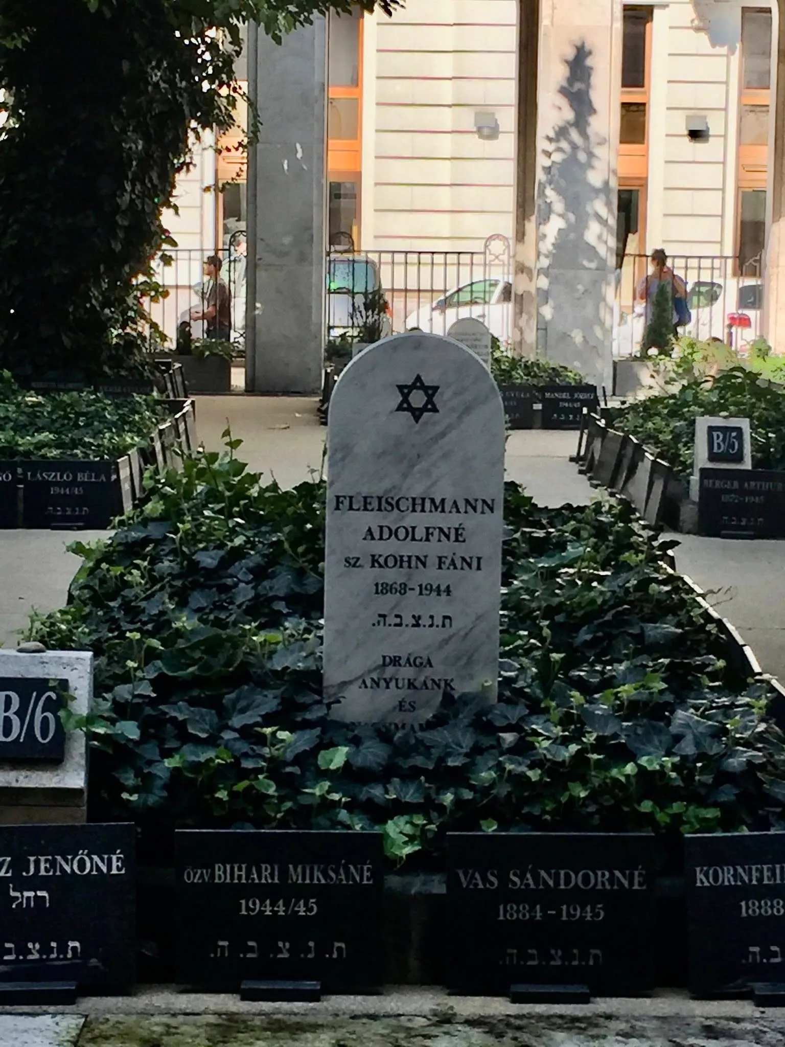 Memorial tomb in the synagogue courtyard