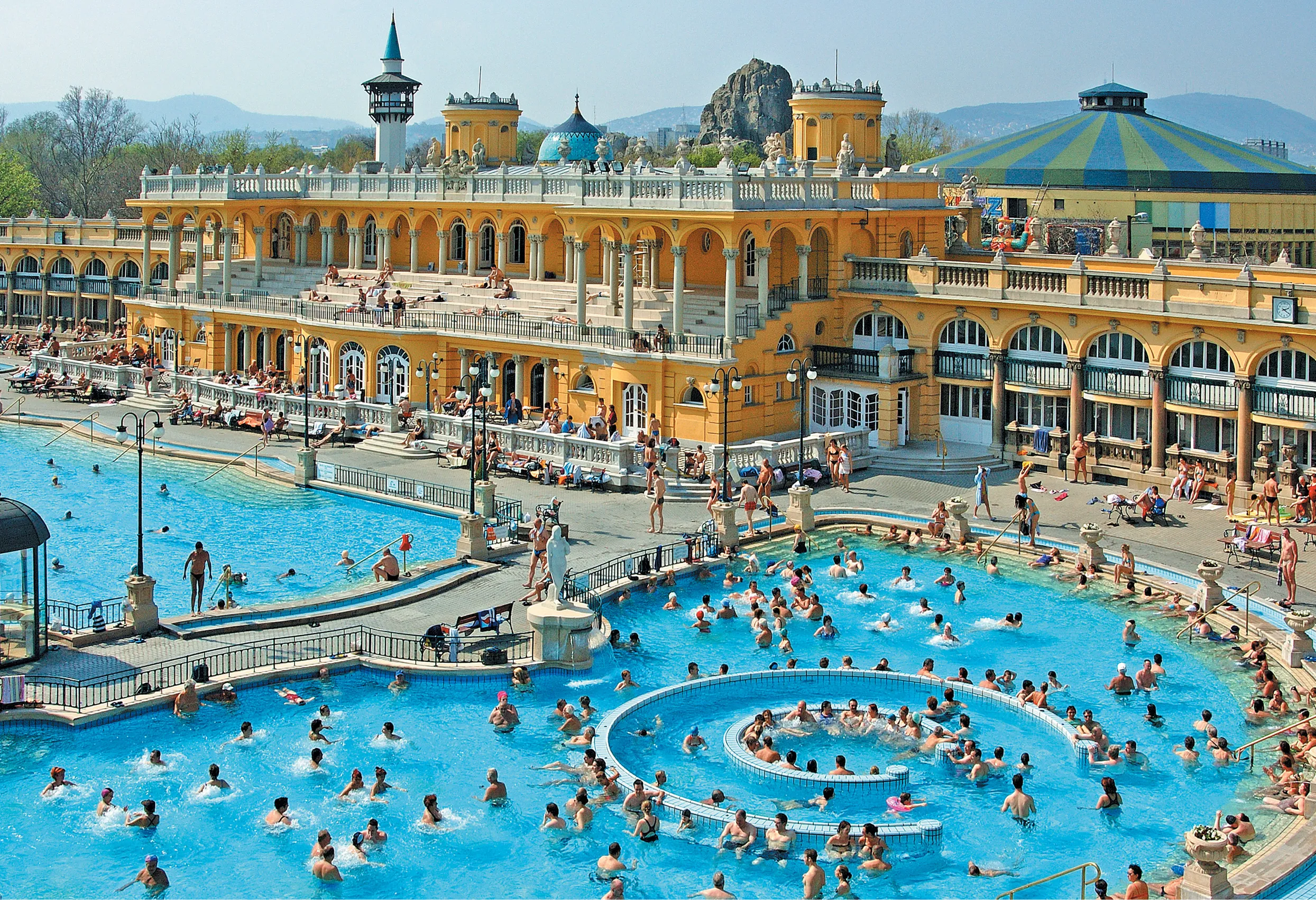 Széchenyi with Kids: Age Suitability, Break Scheduling, Hydration, and Smooth Family Flow