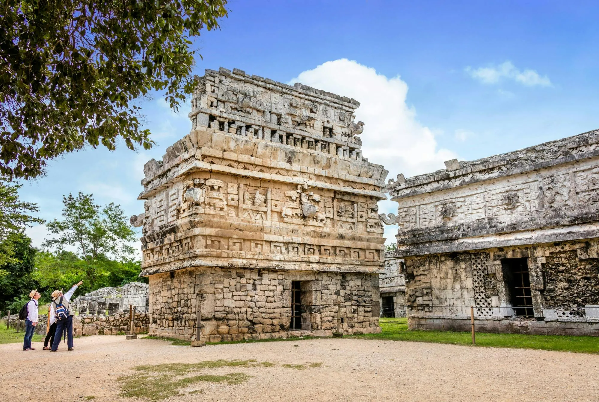 Where to Eat Near Chichen Itza: Smart Food Stops Before and After the Site