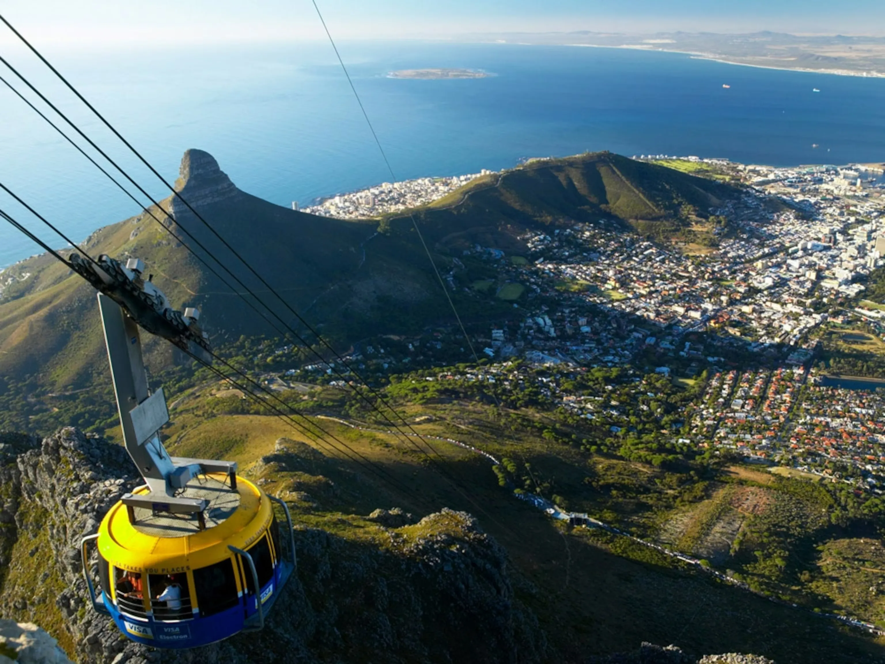 Cableway cabin climbing Table Mountain