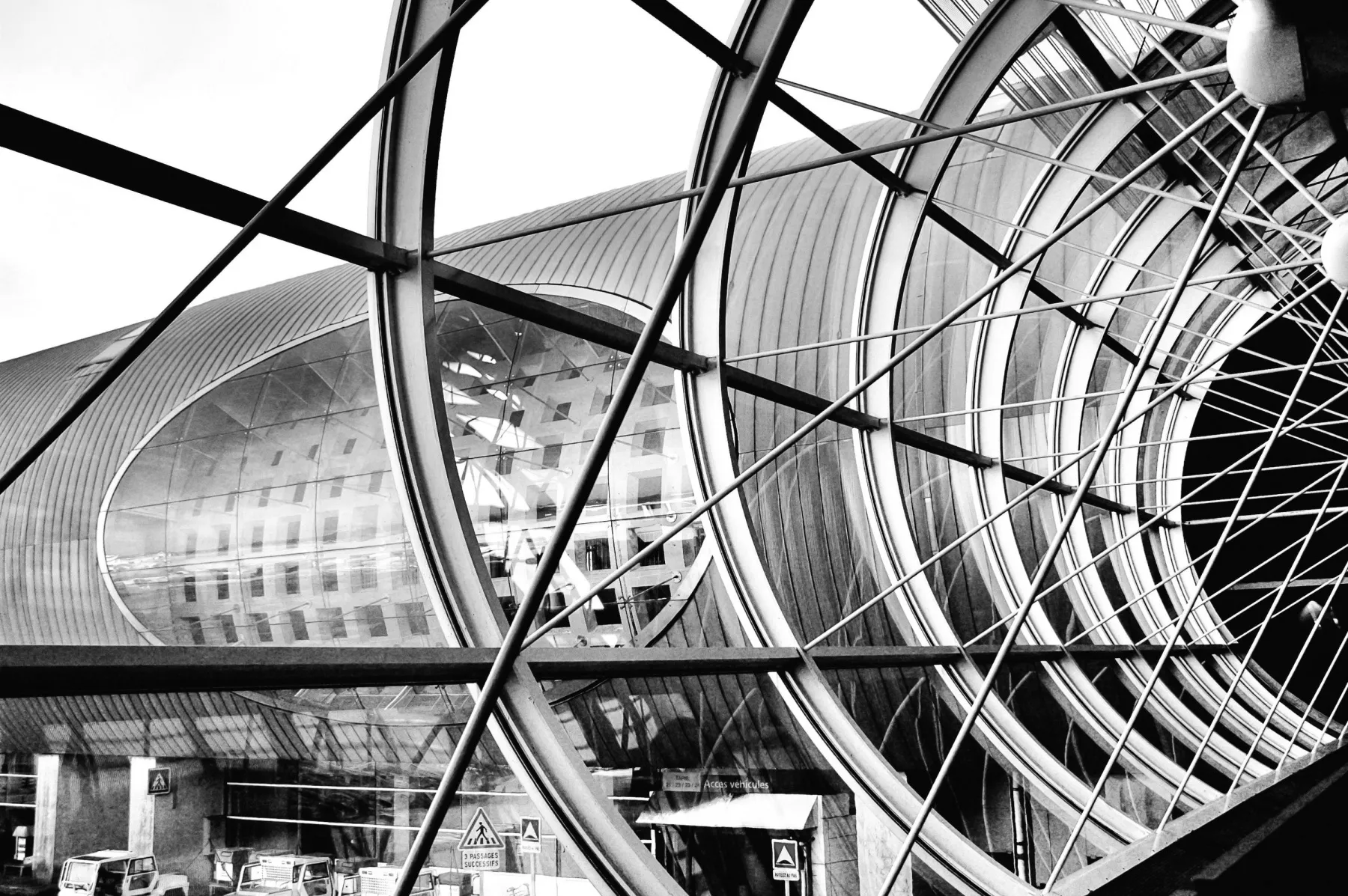 Modern gate architecture at CDG terminal