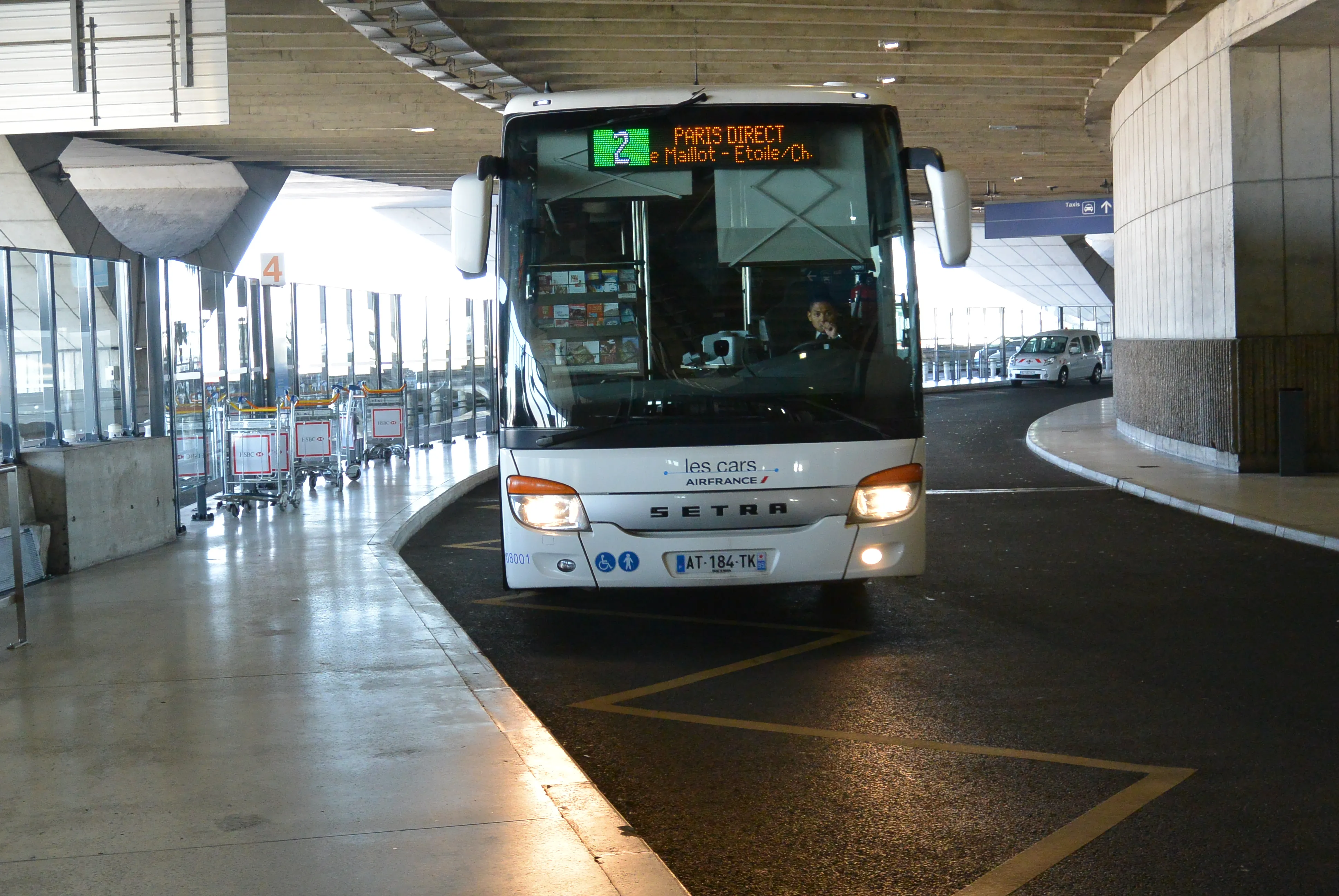 Le Bus Direct airport transfer service