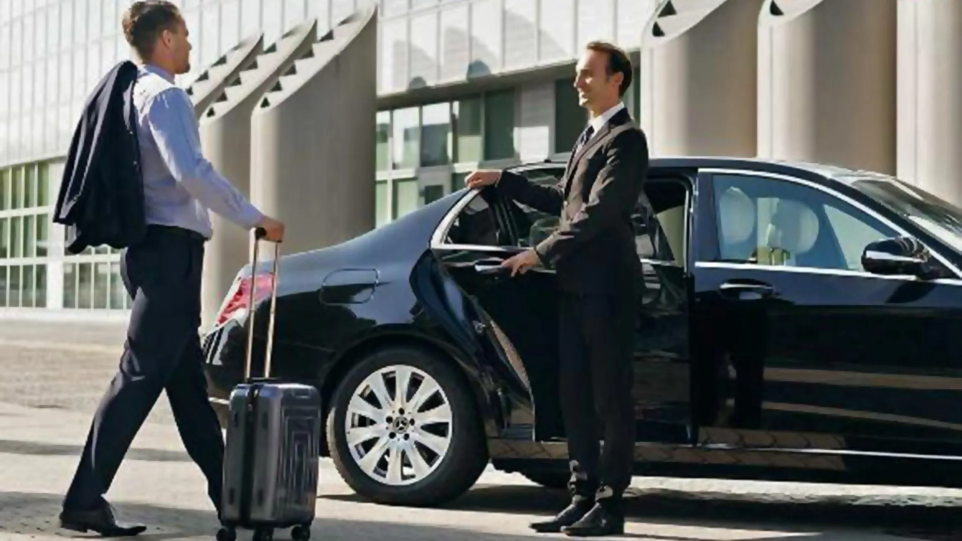 Private transfer vehicle for CDG pickup