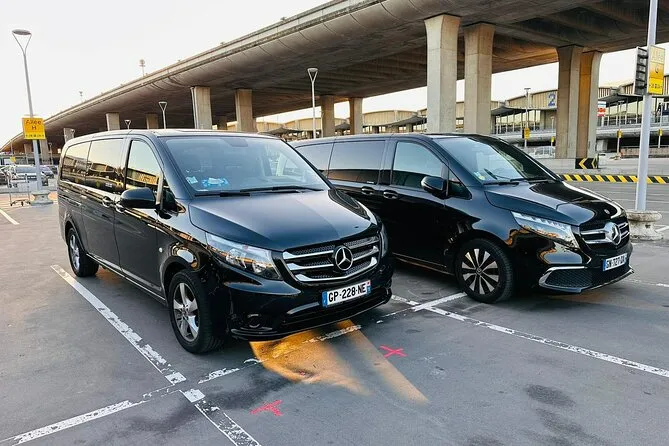 Semi-private airport transfer for CDG travelers