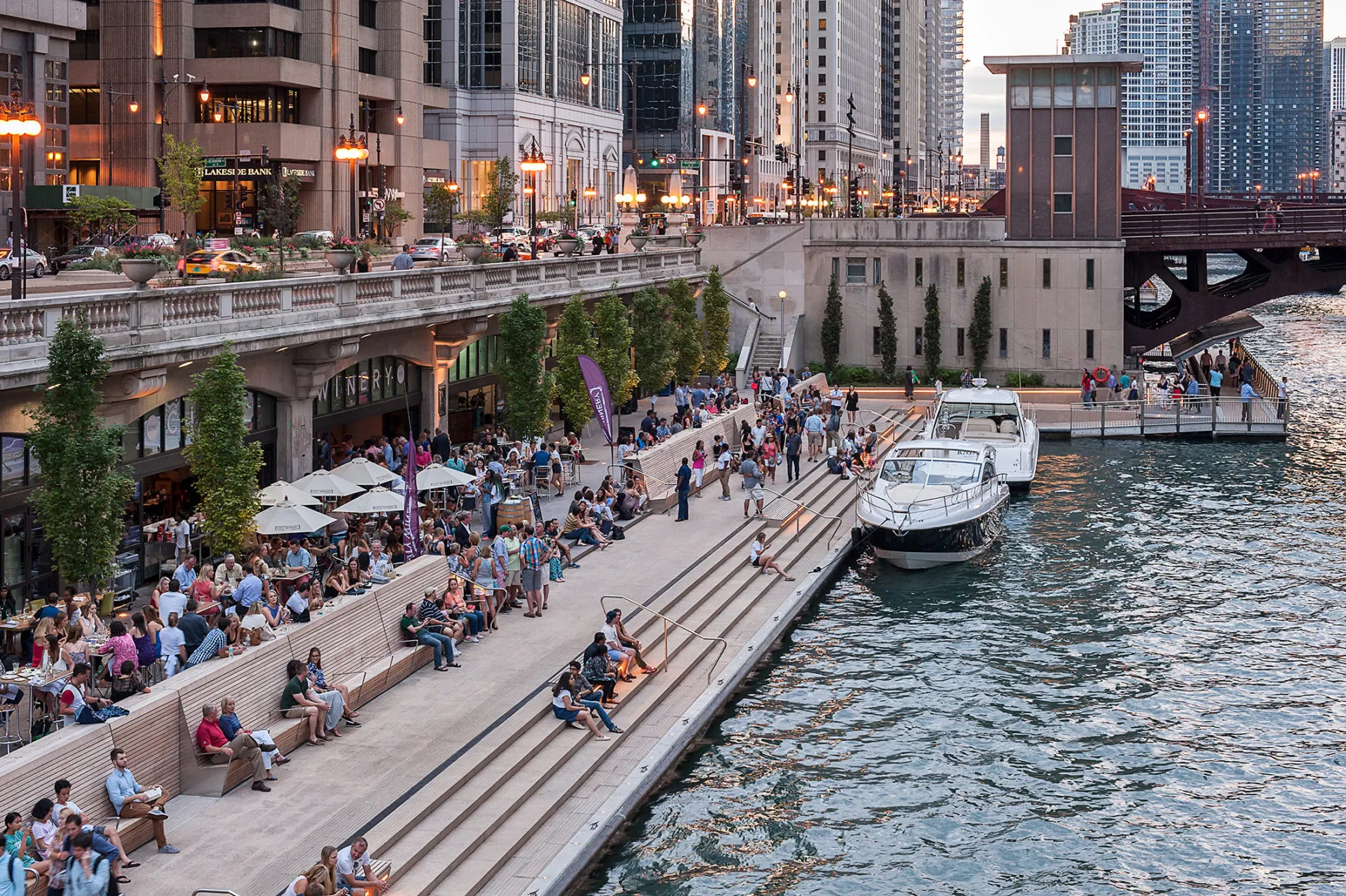 Chicago Riverwalk — scenic stop