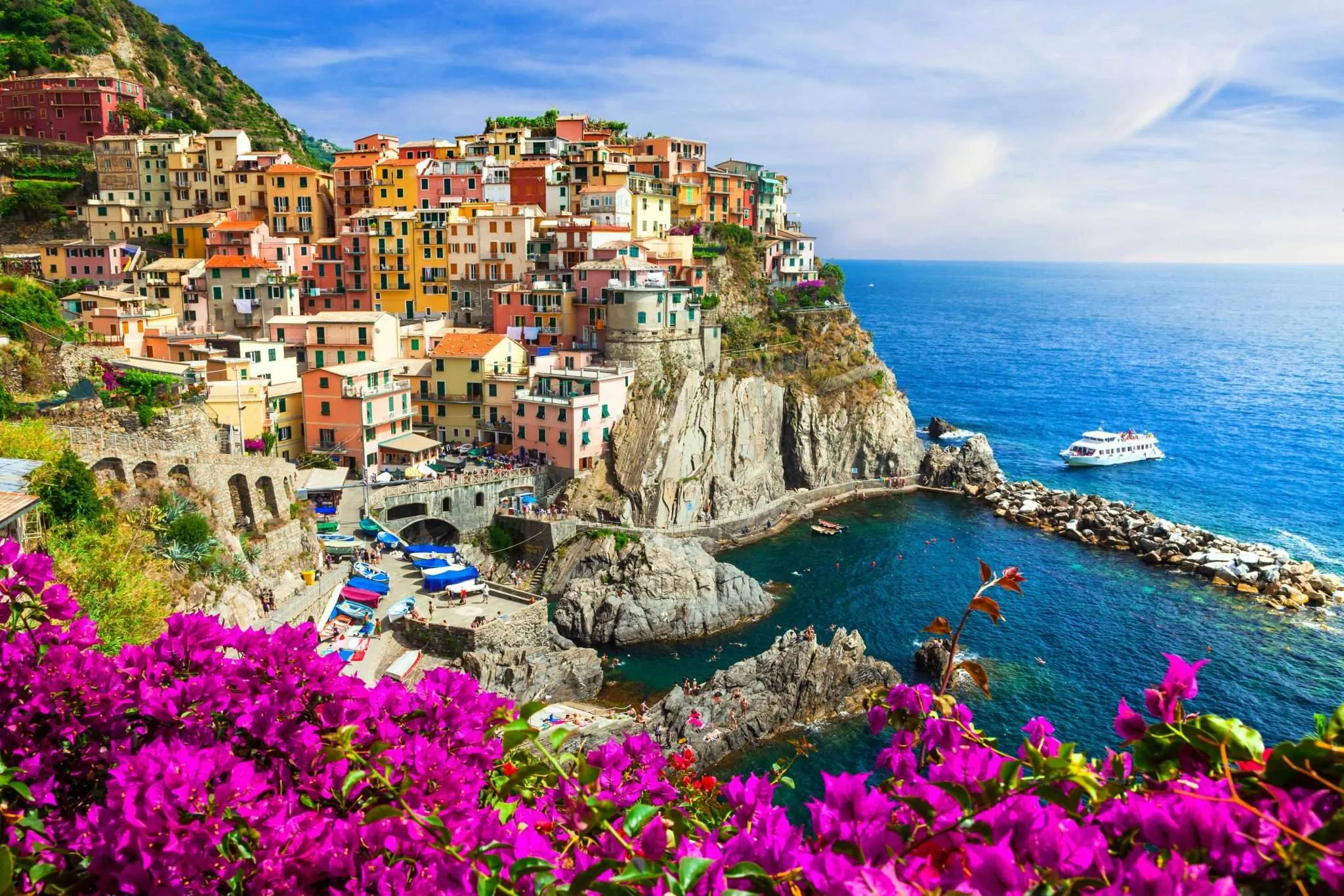 Manarola village coastline view