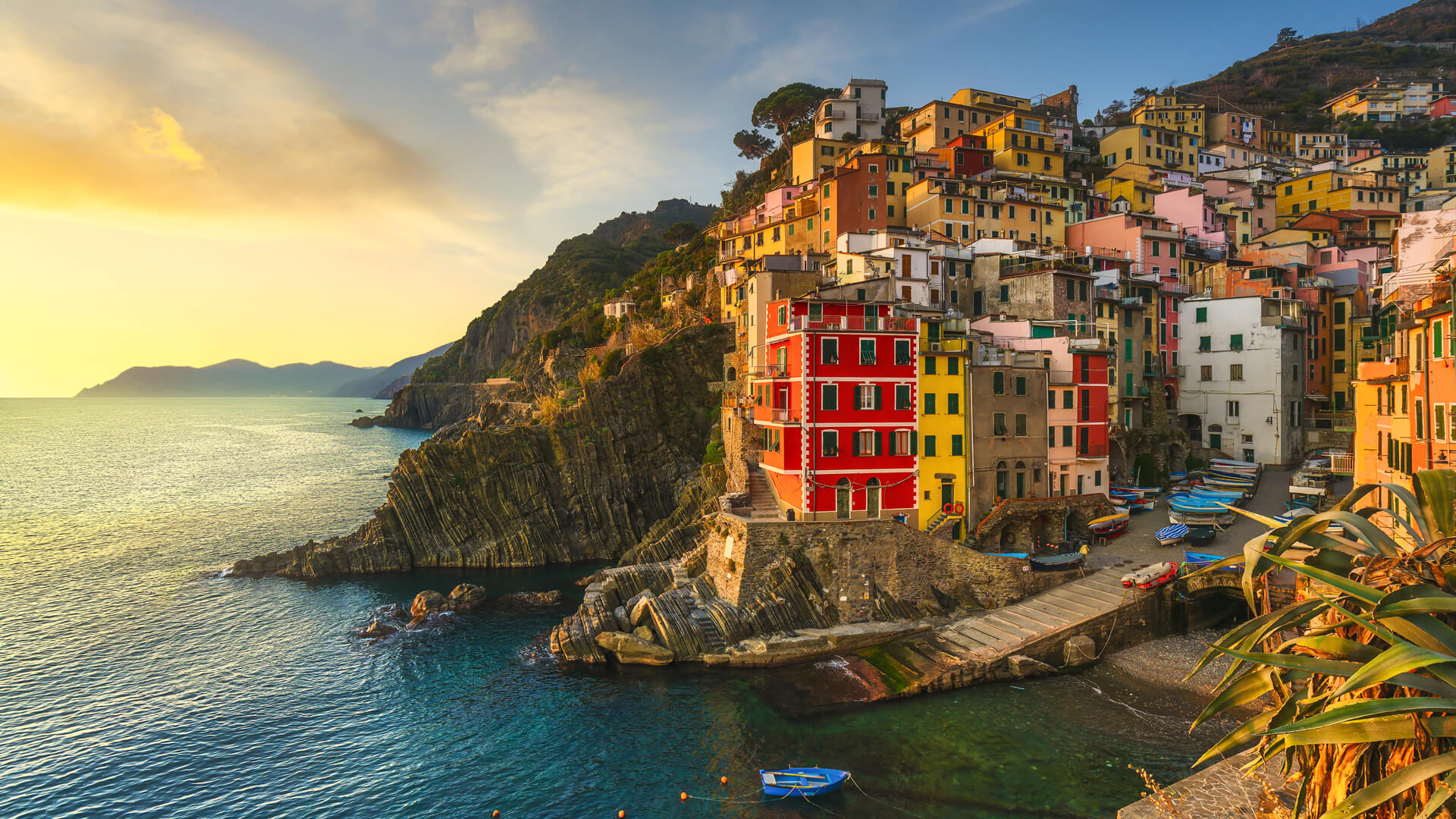 Riomaggiore waterfront and hillside homes