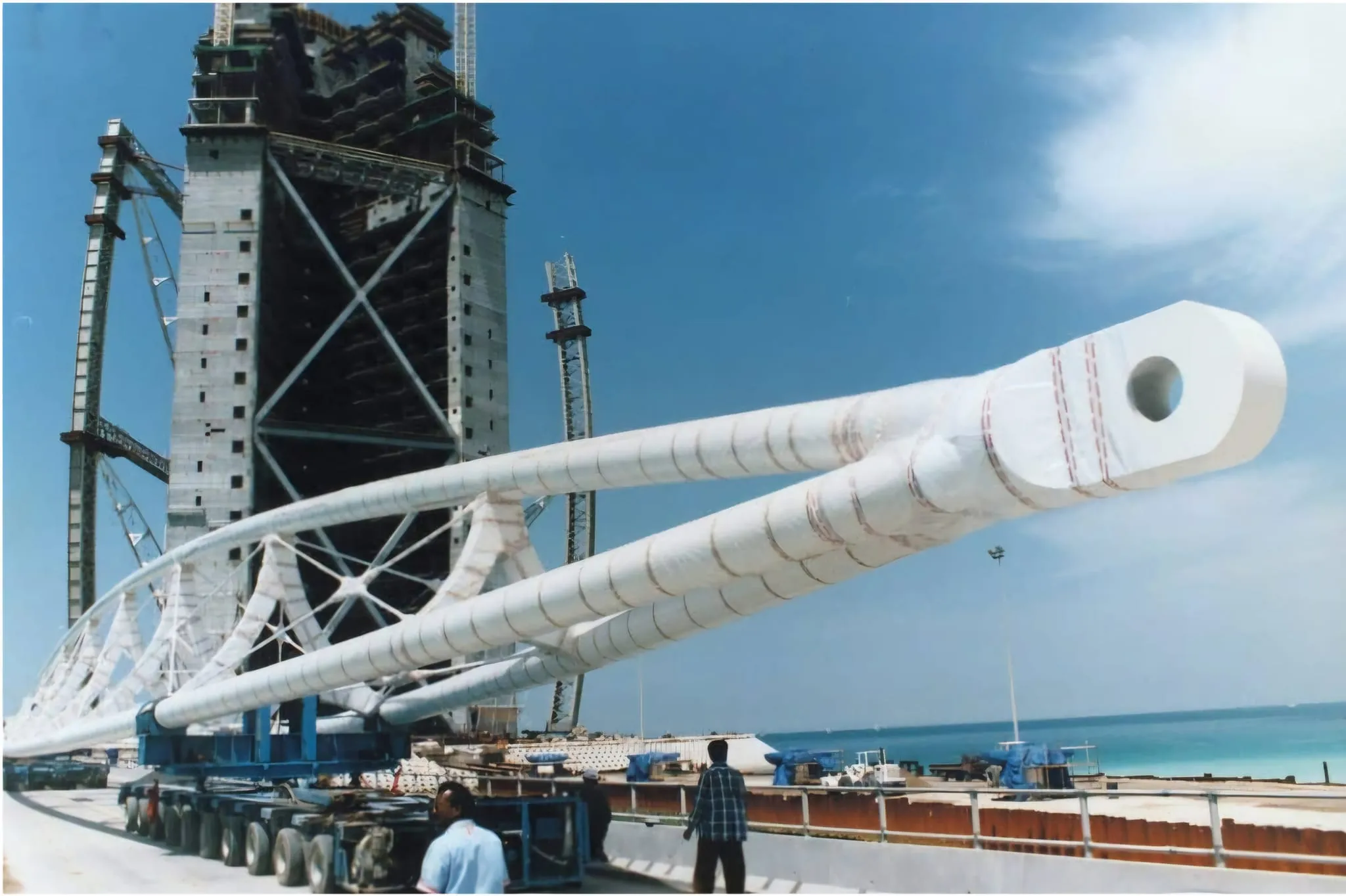 1996 record single steel piece installation