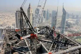 Tower cranes assembling the supertall core