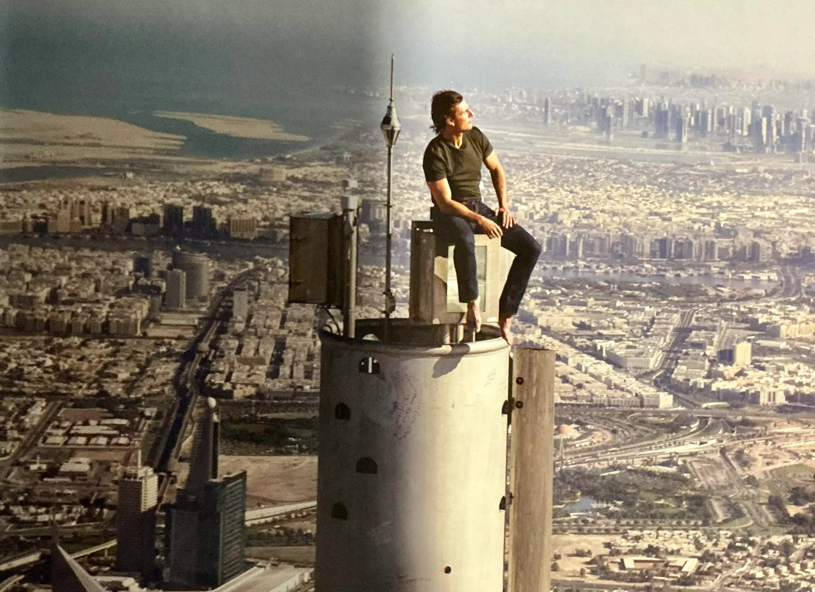 Tom Cruise at the summit (stunts)