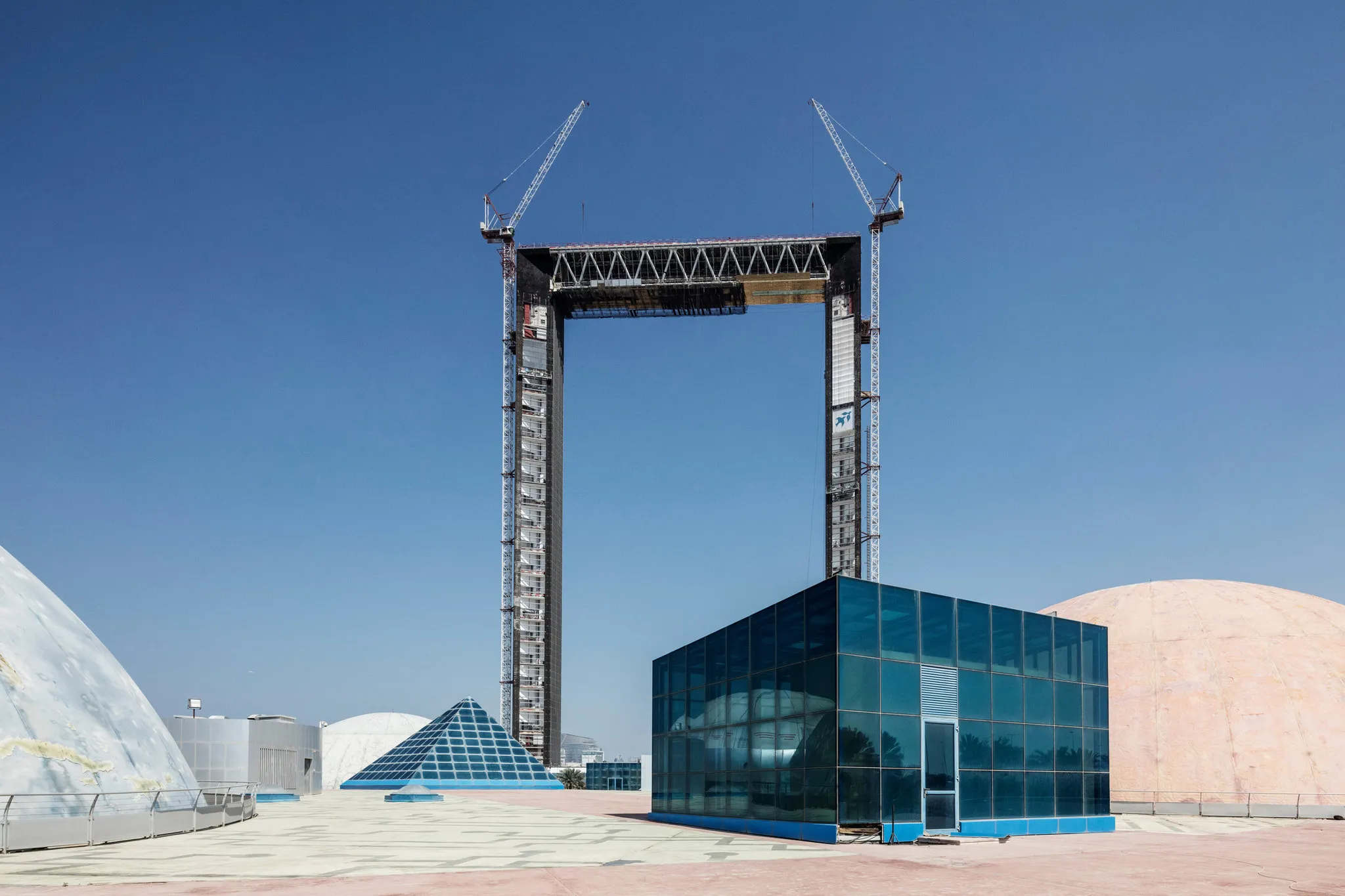 Cranes building the Dubai Frame