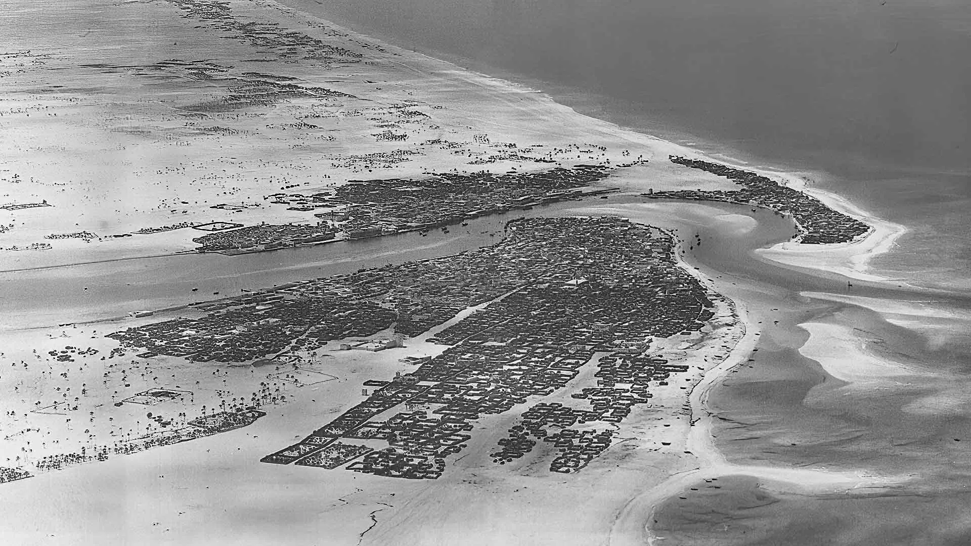 Dubai aerial view in 1970