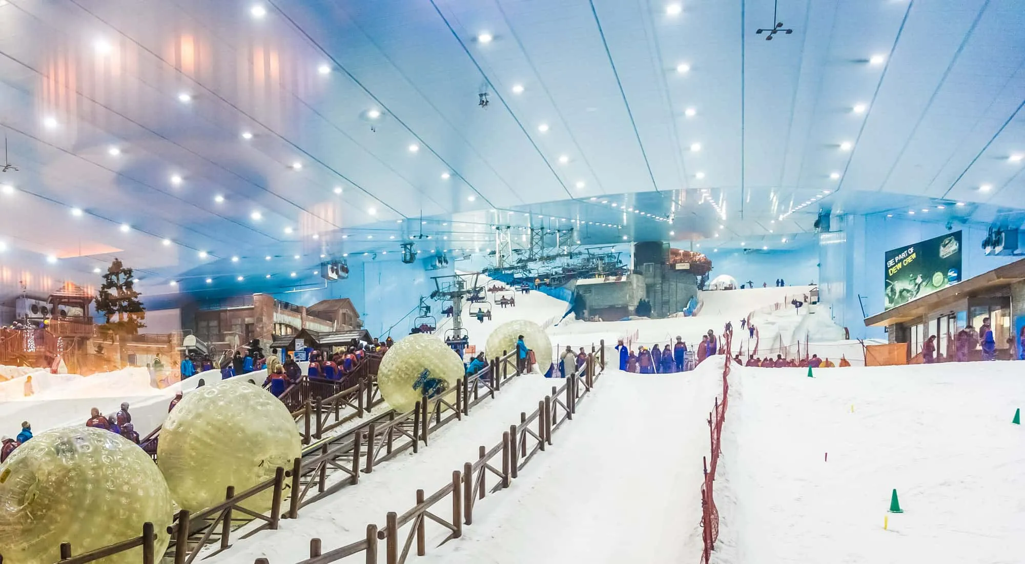 Wide view of Ski Dubai slopes