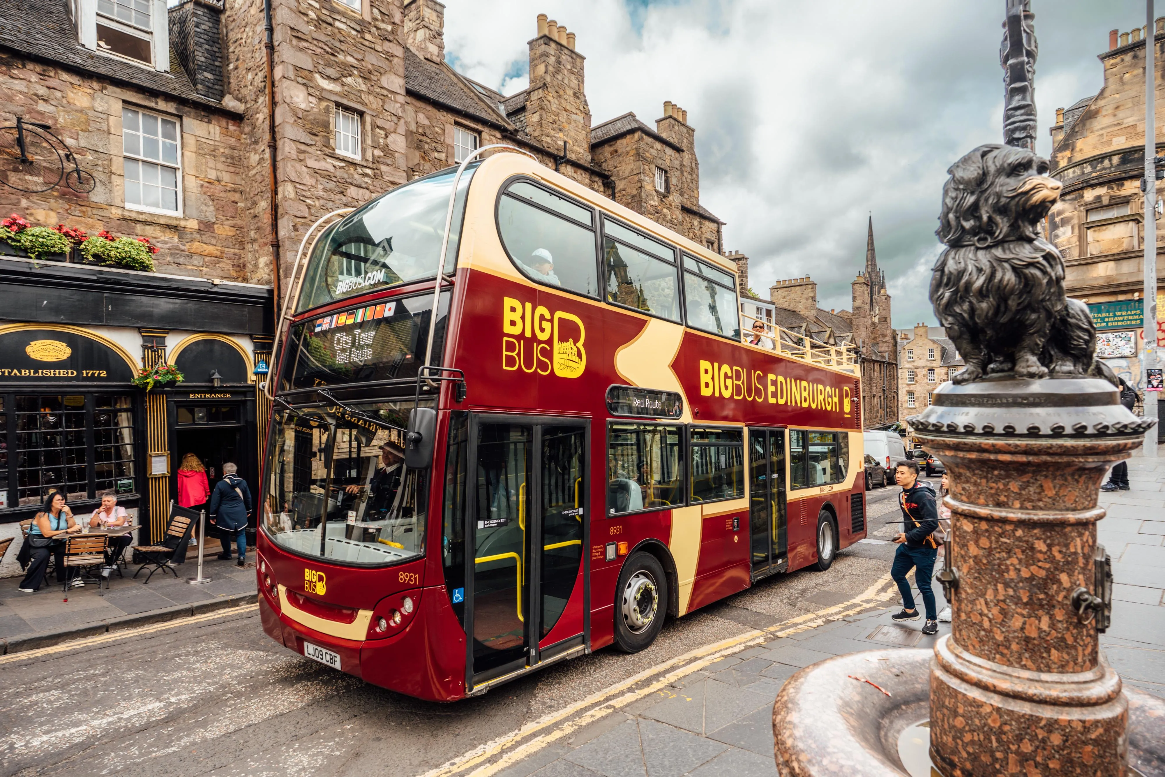 Big Bus Edinburgh at dusk