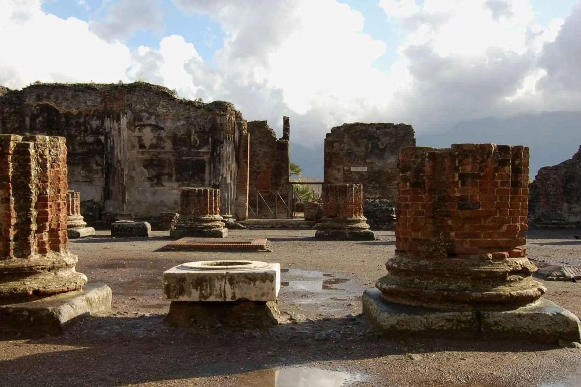 First Walk Through Ercolano: An Emotional Guide for Thoughtful Travelers