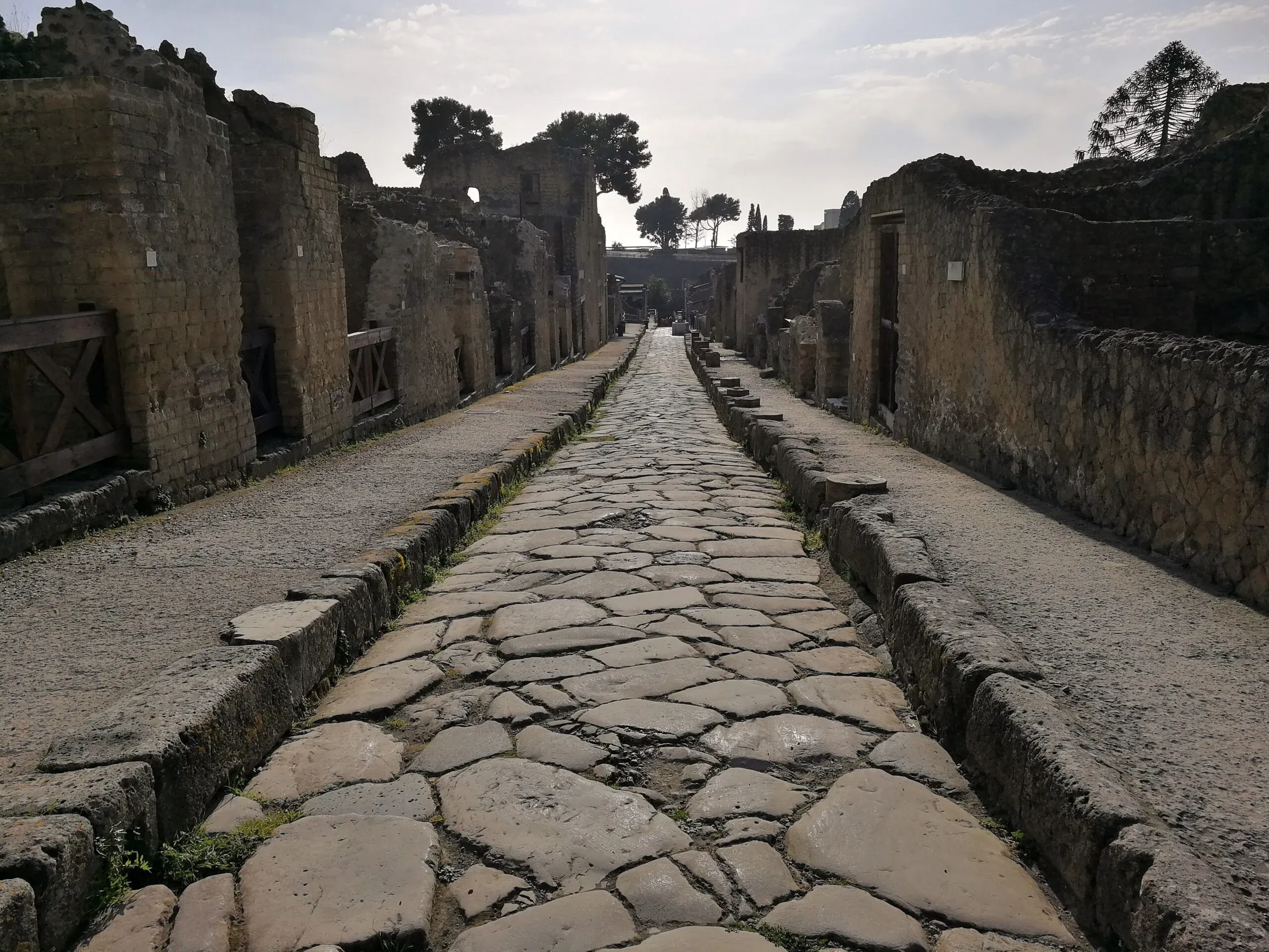 10 Myths and Mistakes About Ercolano (and What’s Actually True)