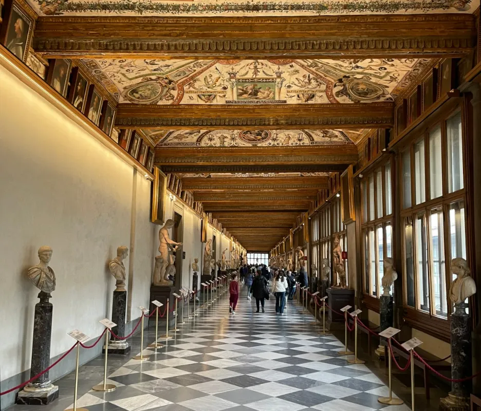 Corridoio Est: The Eastern Gallery's Artistic Treasures