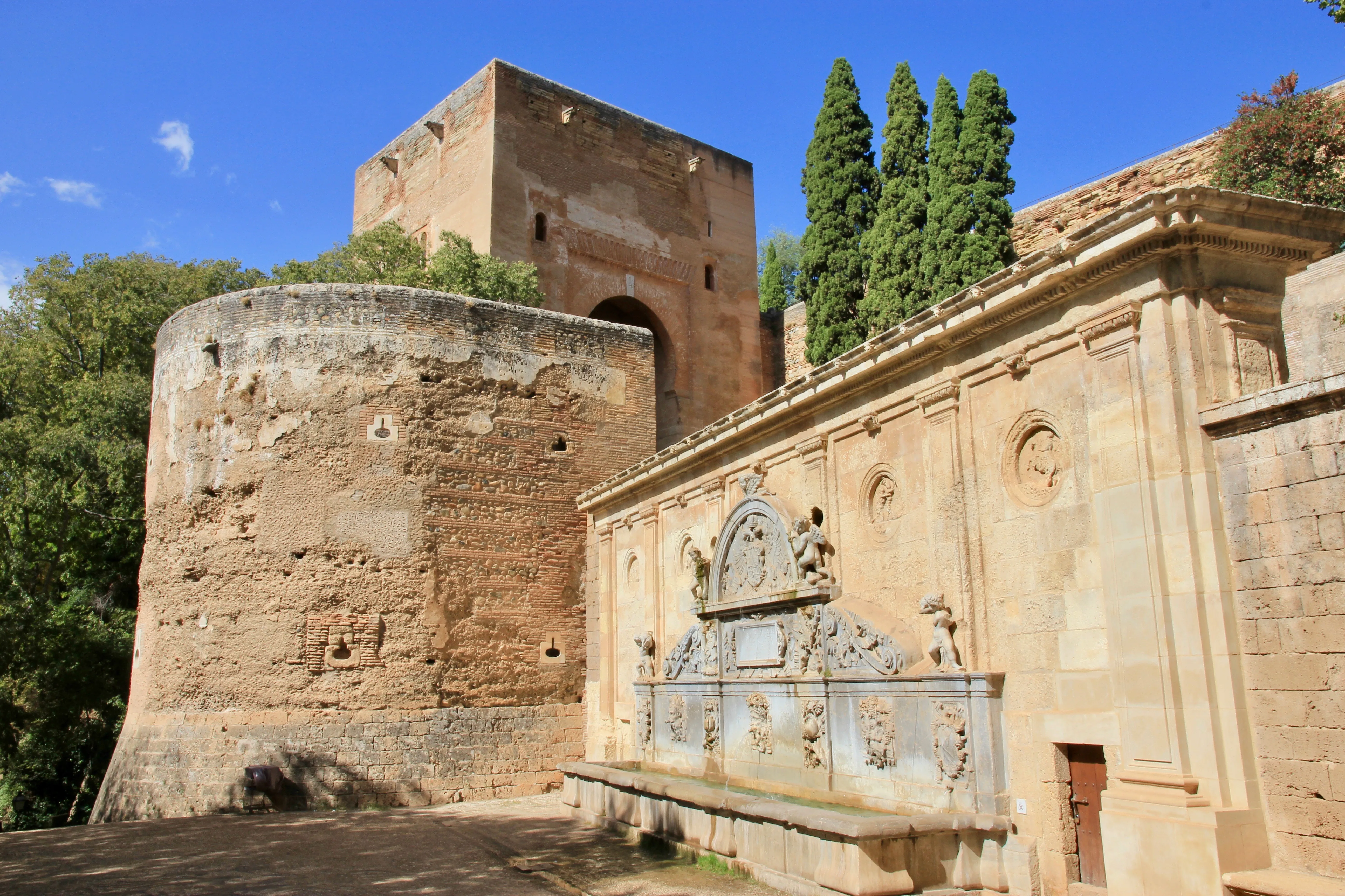 Epigraphy at the Alhambra: Poetry, Power, and Identity