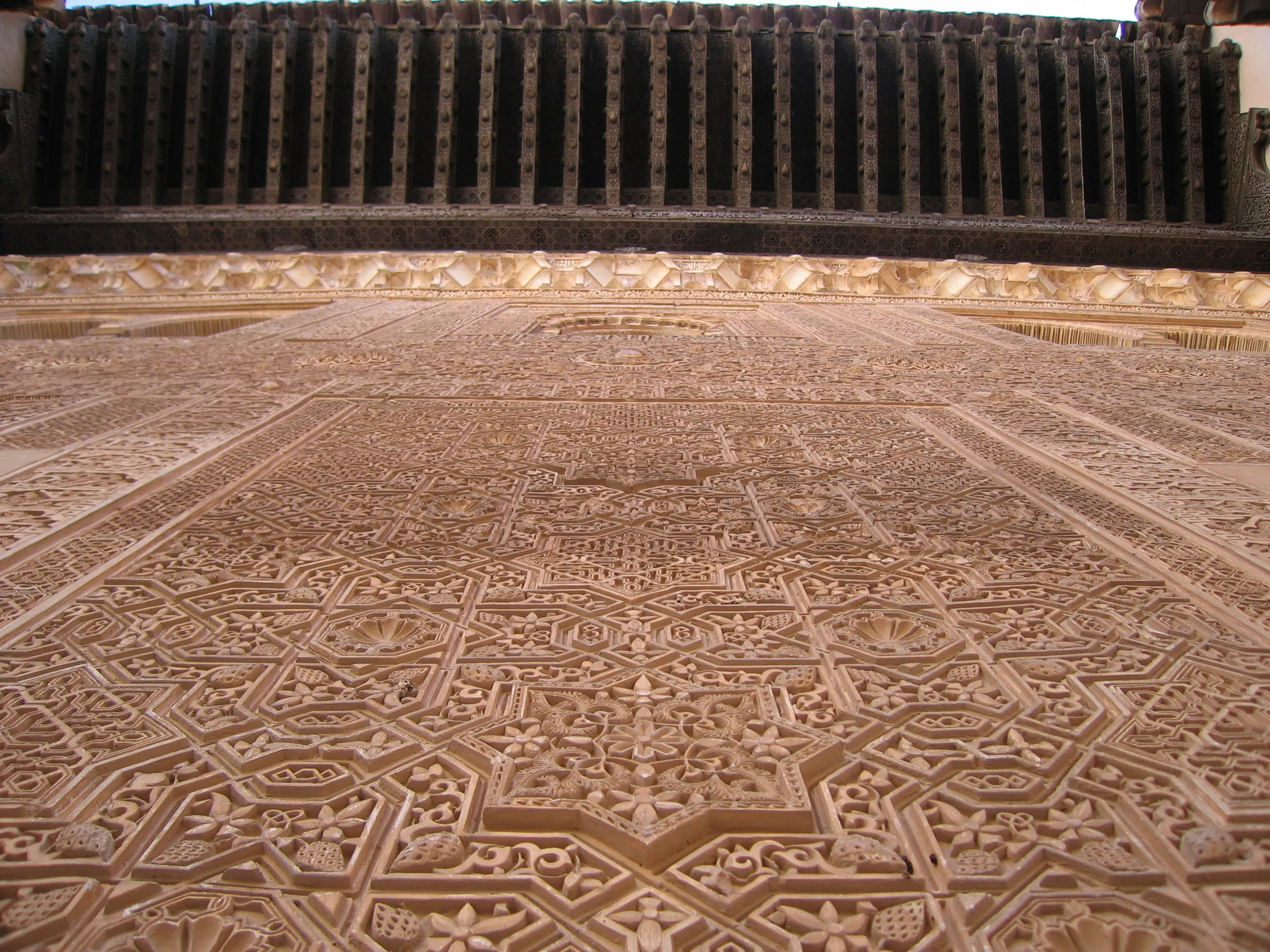Ornamented interior walls with stucco patterns