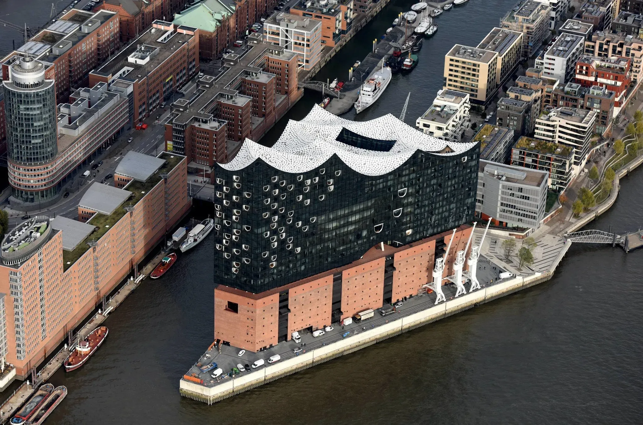 Elbphilharmonie from Above: Architecture Reading Guide for Design-Focused Visitors