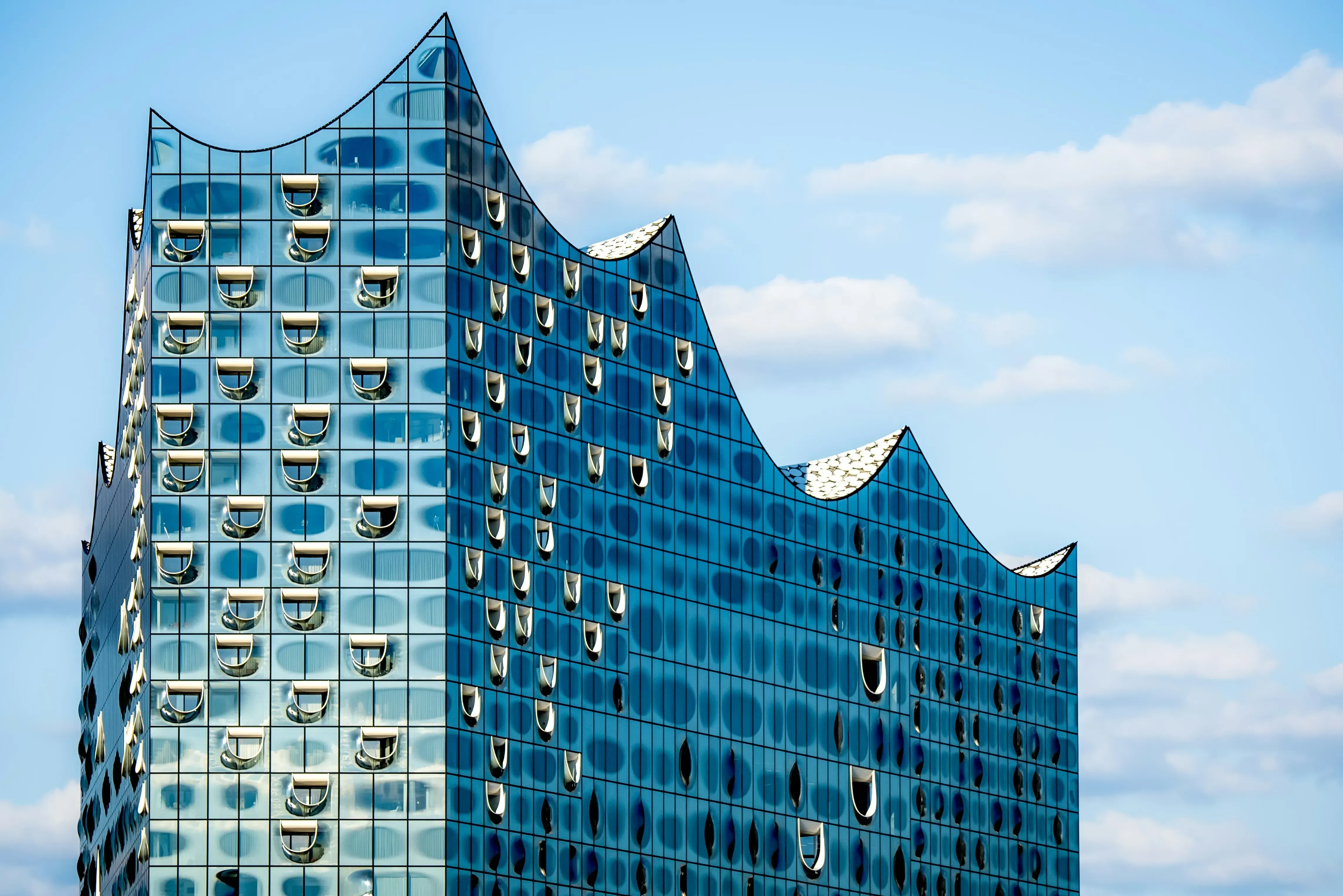 Elbphilharmonie Area Guide: Best Times, Viewpoints, and Cultural Pairings