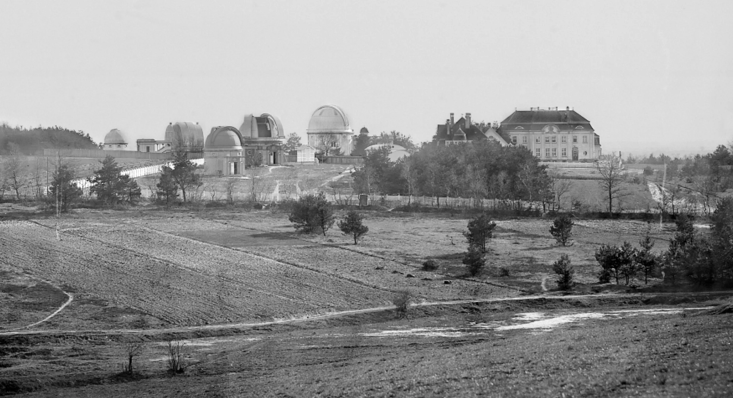 Hamburg Observatory Heritage: Telescope History and Night-Sky Perspective