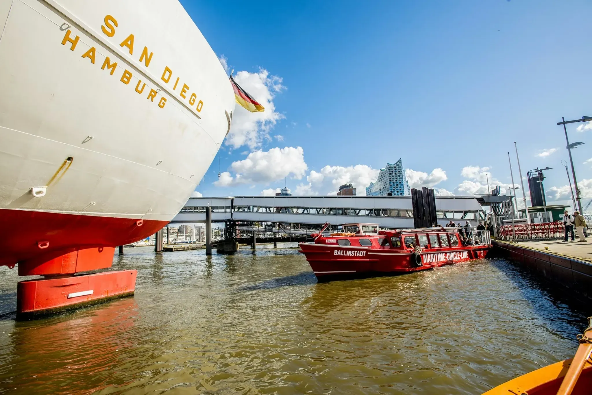 Hop-on hop-off harbour cruise in Hamburg
