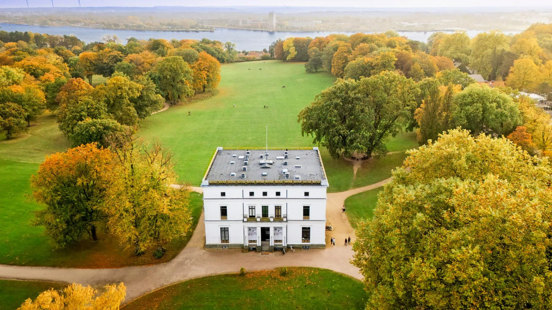 Jenisch Haus from Above: Landscape Composition and Historic Estate Logic