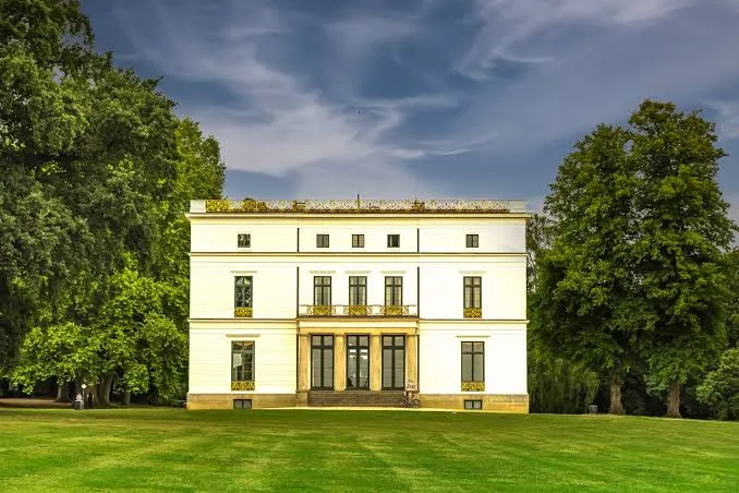 Jenisch Haus: Riverside Elegance, Interiors, and Artful Pause in Hamburg