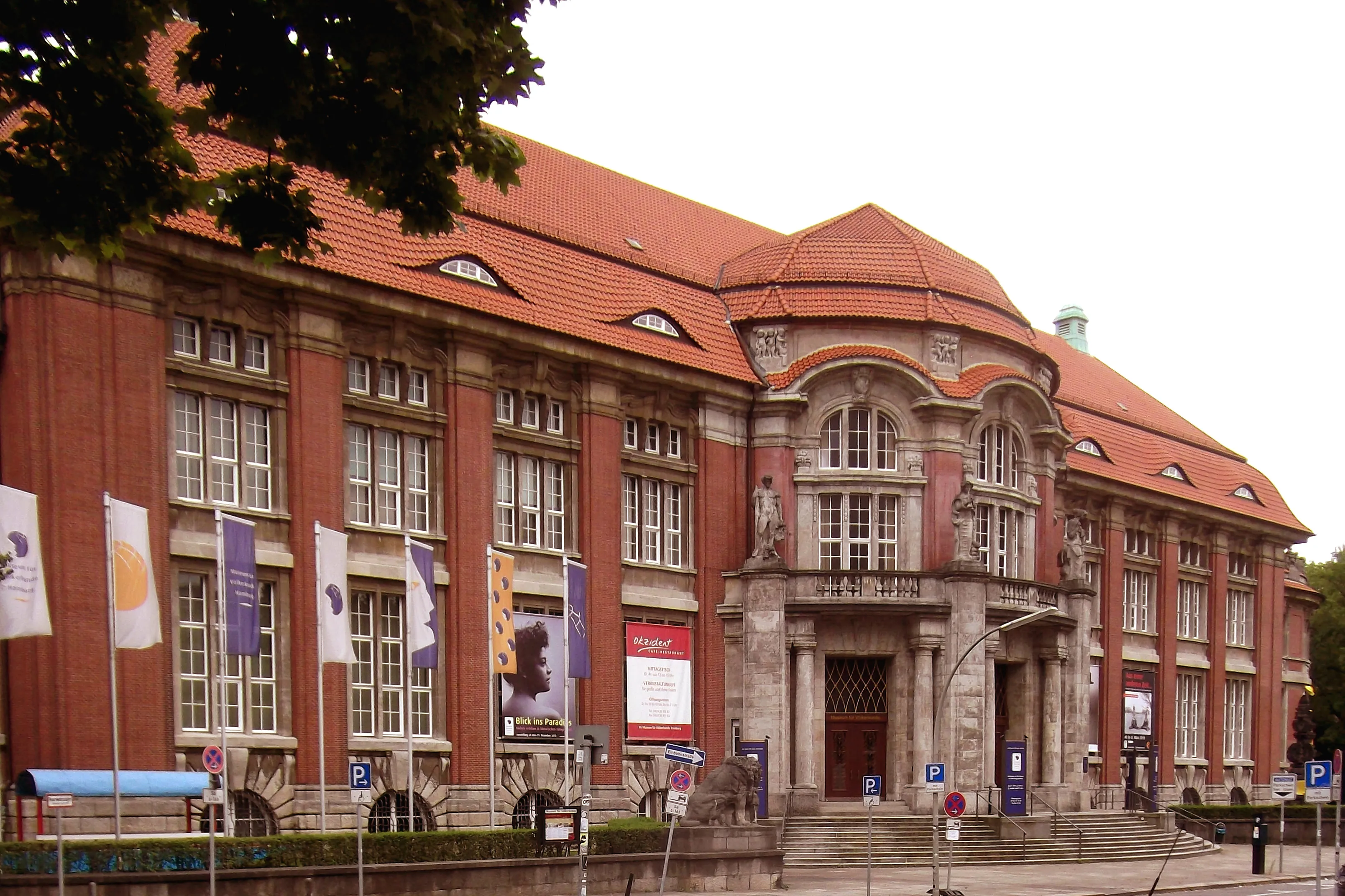Museum am Rothenbaum (MARKK): A Thoughtful Visit to World Cultures in Hamburg