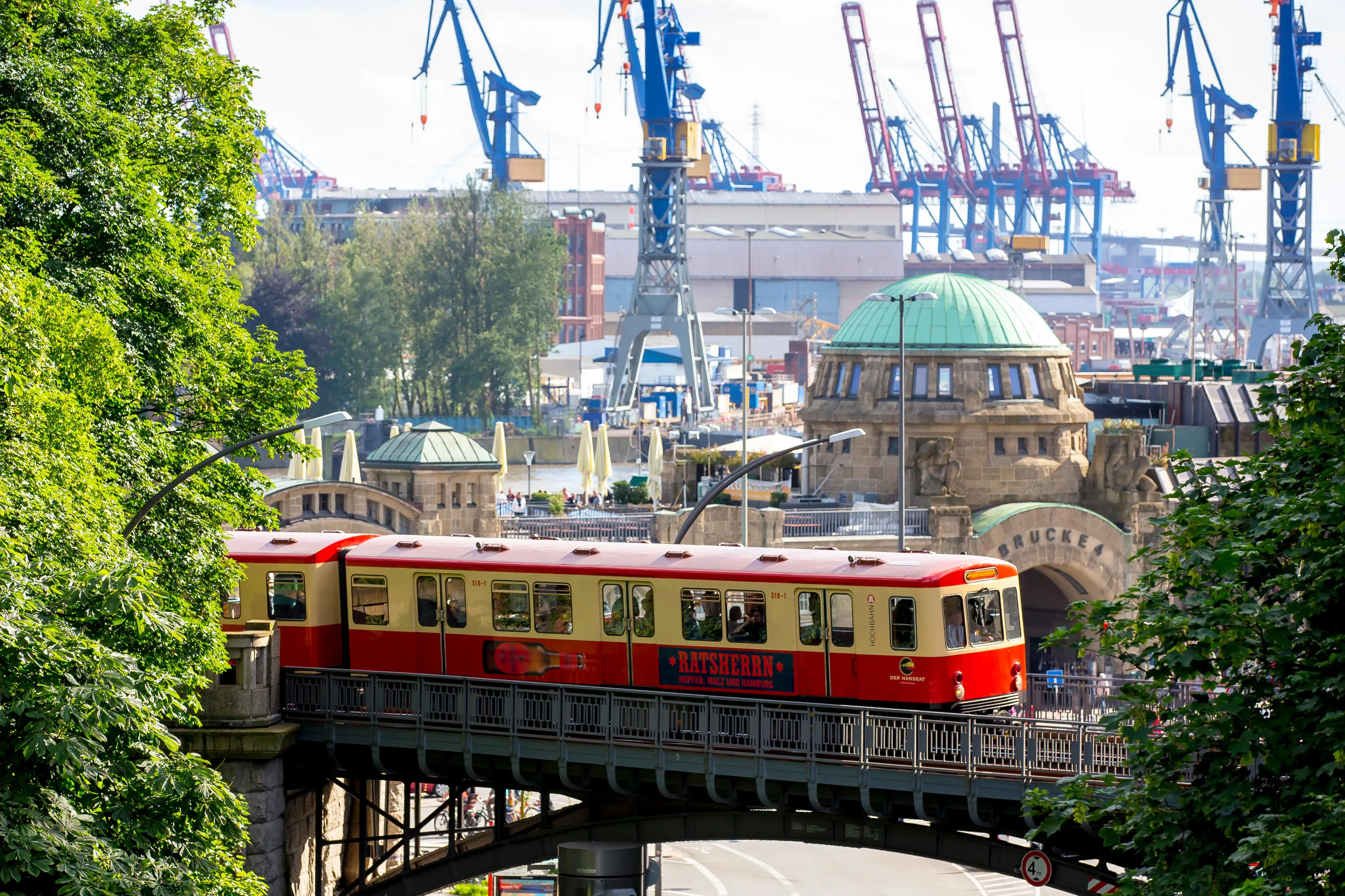 Railway Bridge Hamburg: Industrial Infrastructure as Urban Monument