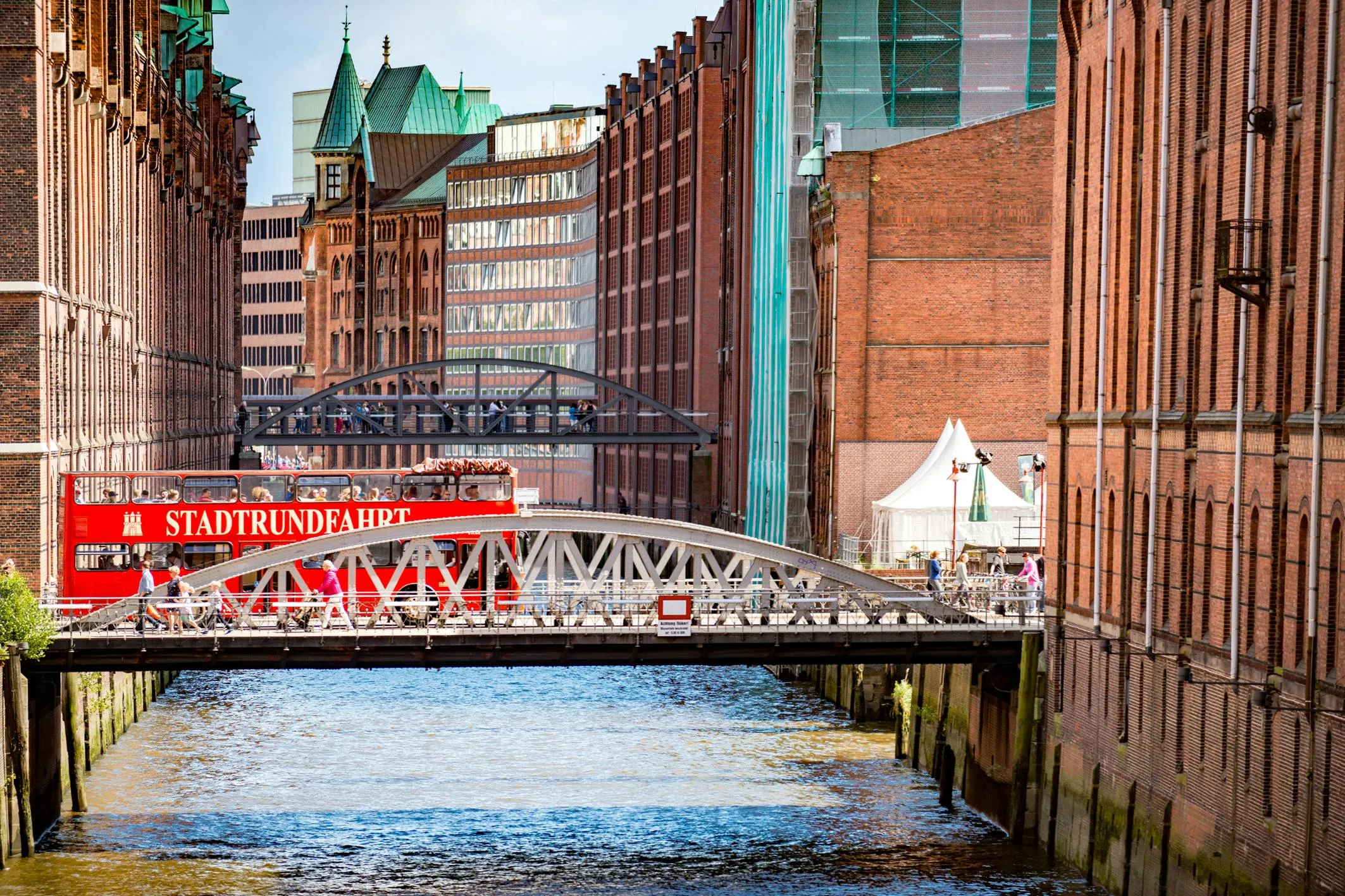 Top 10 Must-See Stops on the Hamburg Sightseeing Bus