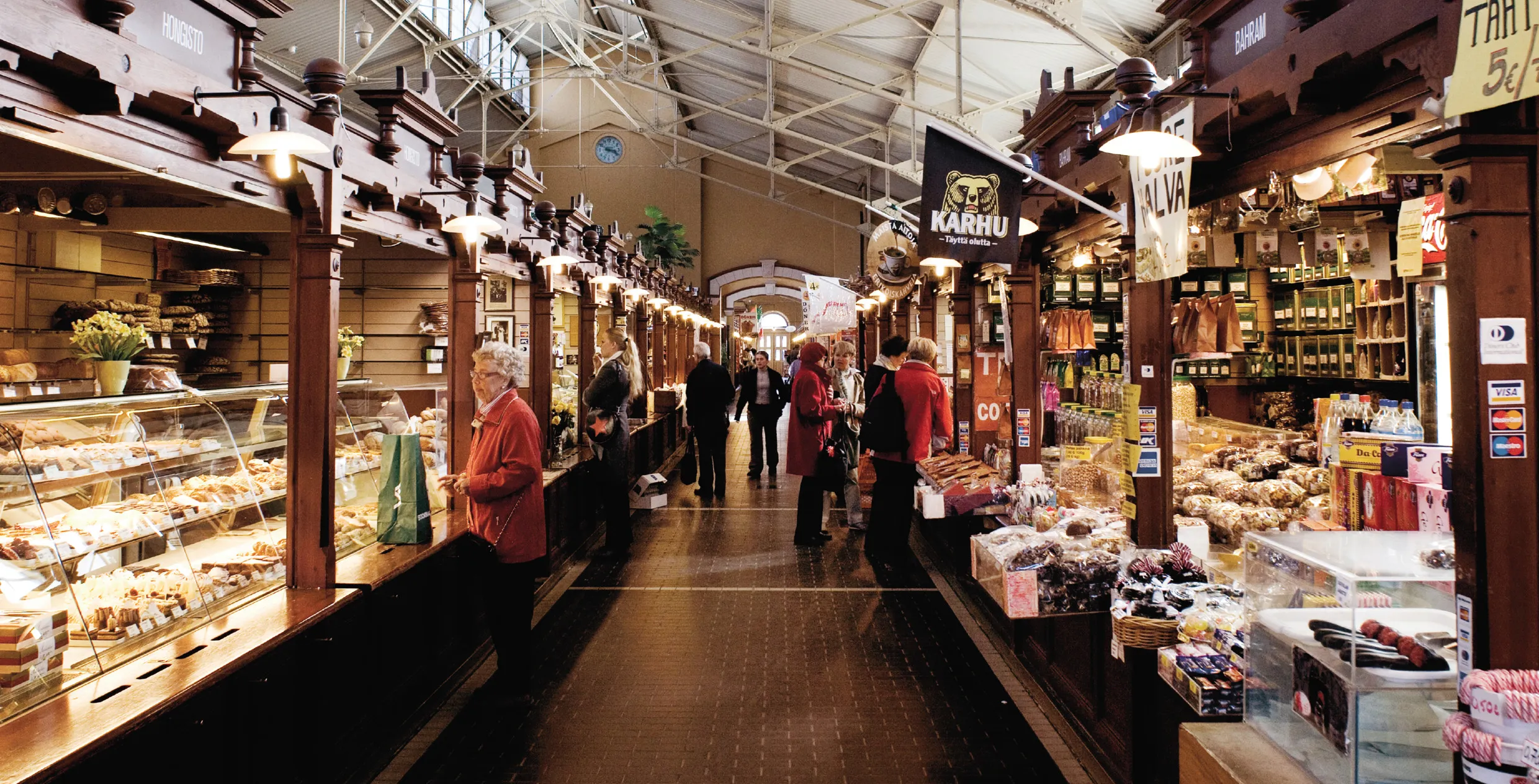 Market Square stalls and ferries in Helsinki