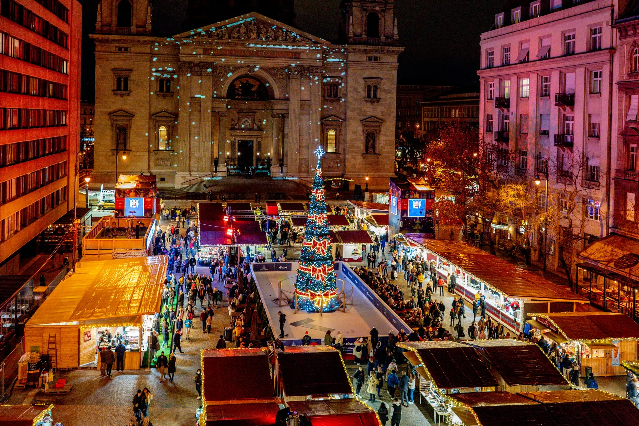 Christmas and New Year Danube Cruises in Budapest: Festive Lights, Mulled Wine, and Booking Reality